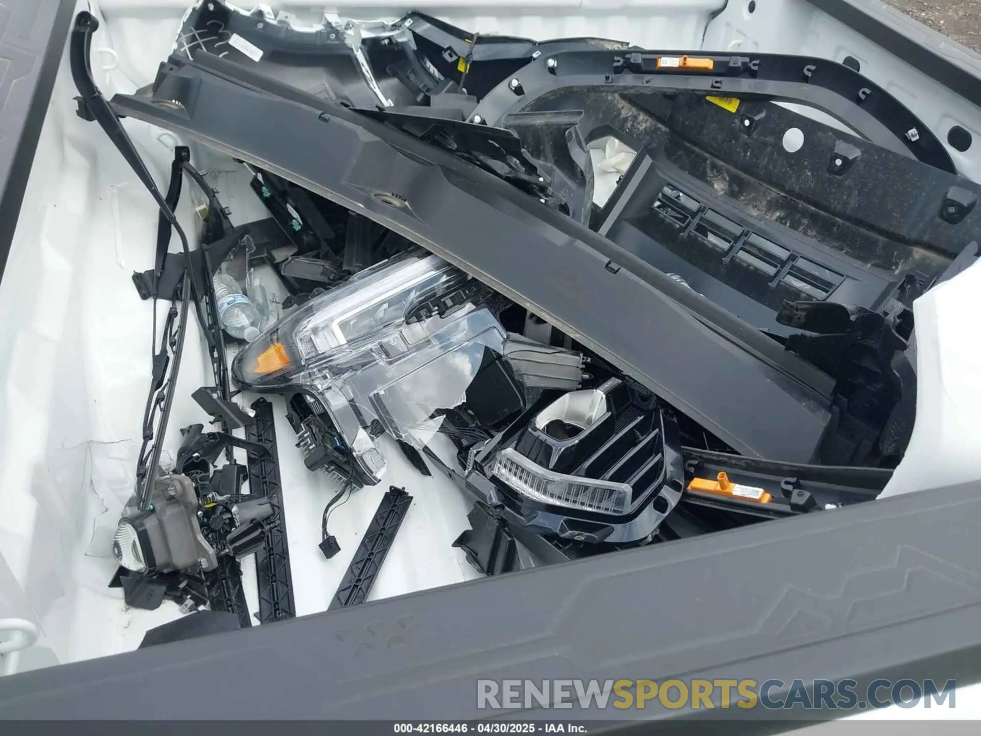 12 Photograph of a damaged car 1GTP5BEK1R1275860 GMC CANYON 2024