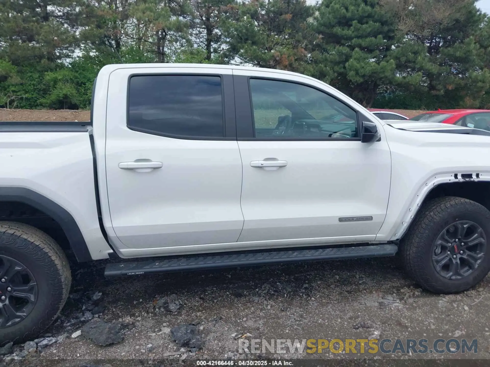 14 Photograph of a damaged car 1GTP5BEK1R1275860 GMC CANYON 2024