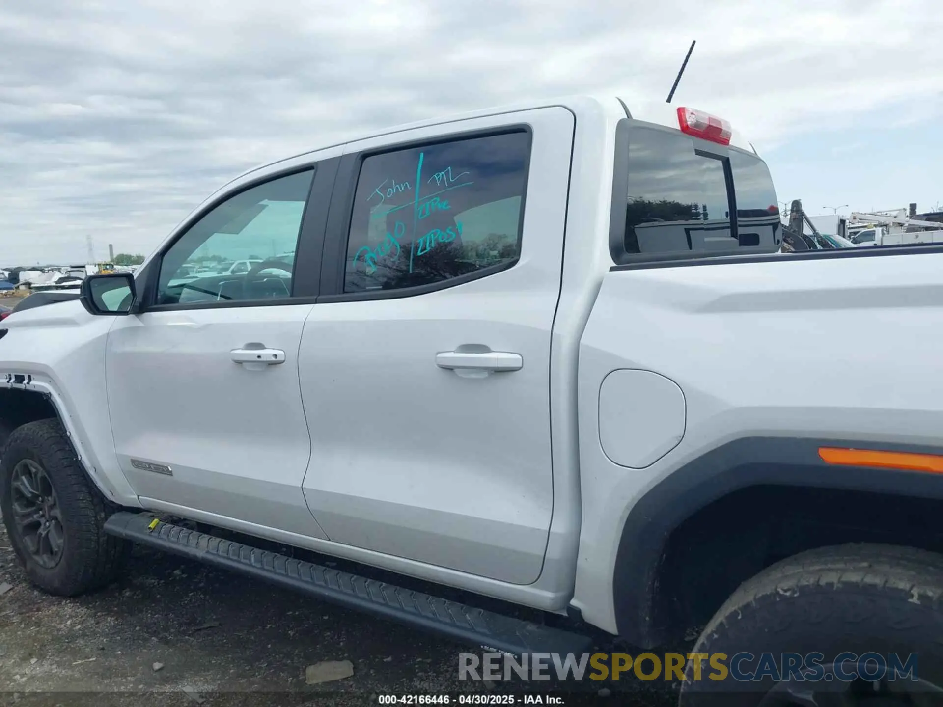 15 Photograph of a damaged car 1GTP5BEK1R1275860 GMC CANYON 2024