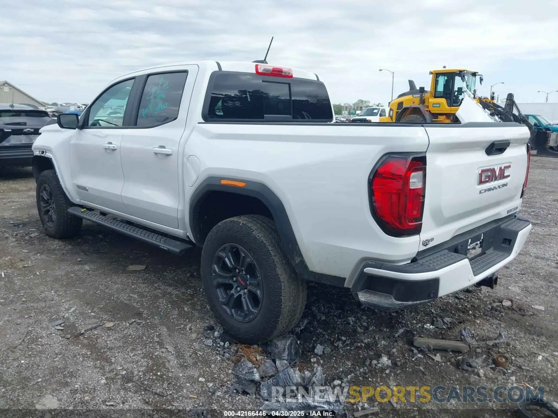 3 Photograph of a damaged car 1GTP5BEK1R1275860 GMC CANYON 2024