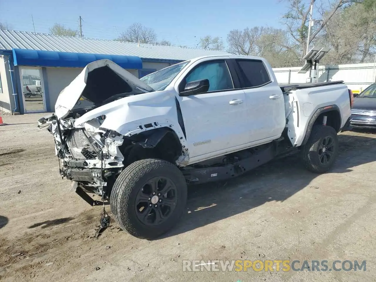 1 Photograph of a damaged car 1GTP5BEK2R1132318 GMC CANYON 2024