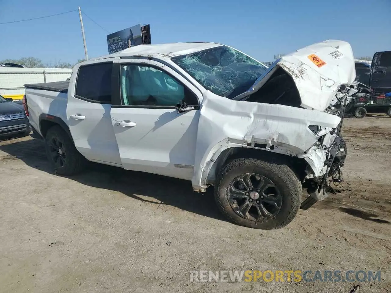4 Photograph of a damaged car 1GTP5BEK2R1132318 GMC CANYON 2024