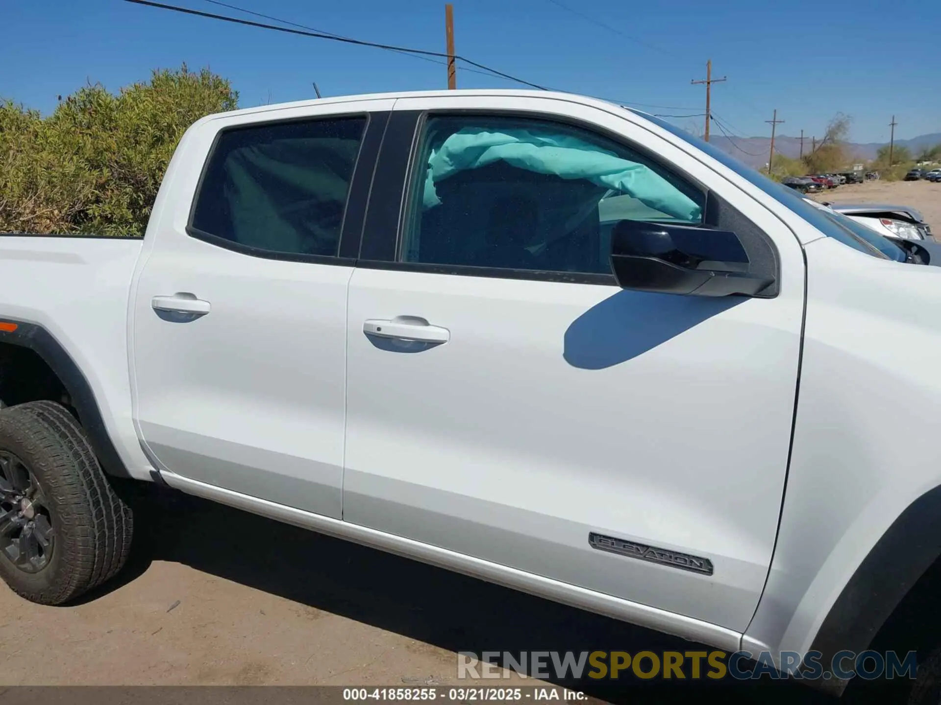 14 Photograph of a damaged car 1GTP5BEK5R1202376 GMC CANYON 2024