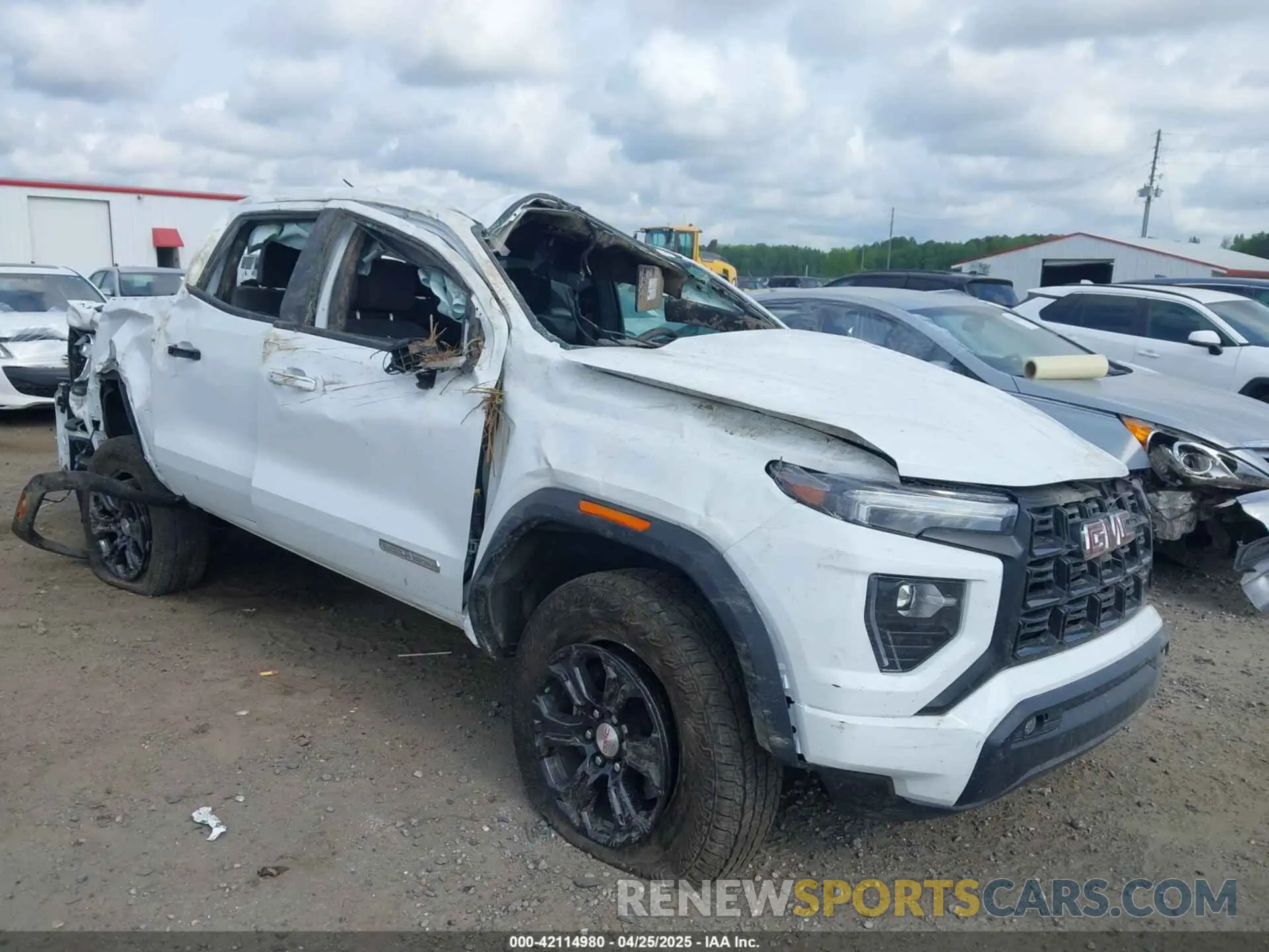 1 Photograph of a damaged car 1GTP5BEK7R1104370 GMC CANYON 2024