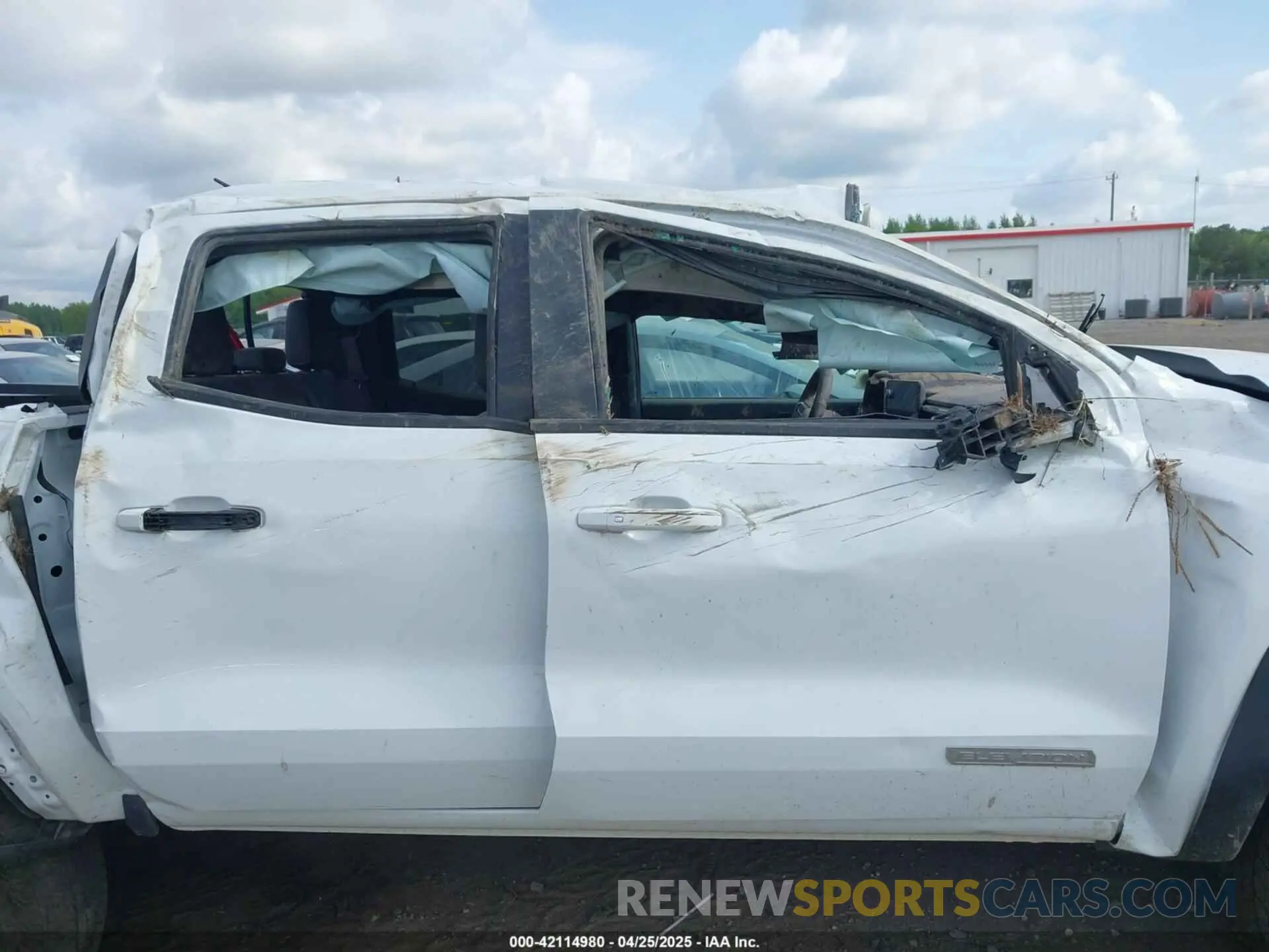14 Photograph of a damaged car 1GTP5BEK7R1104370 GMC CANYON 2024
