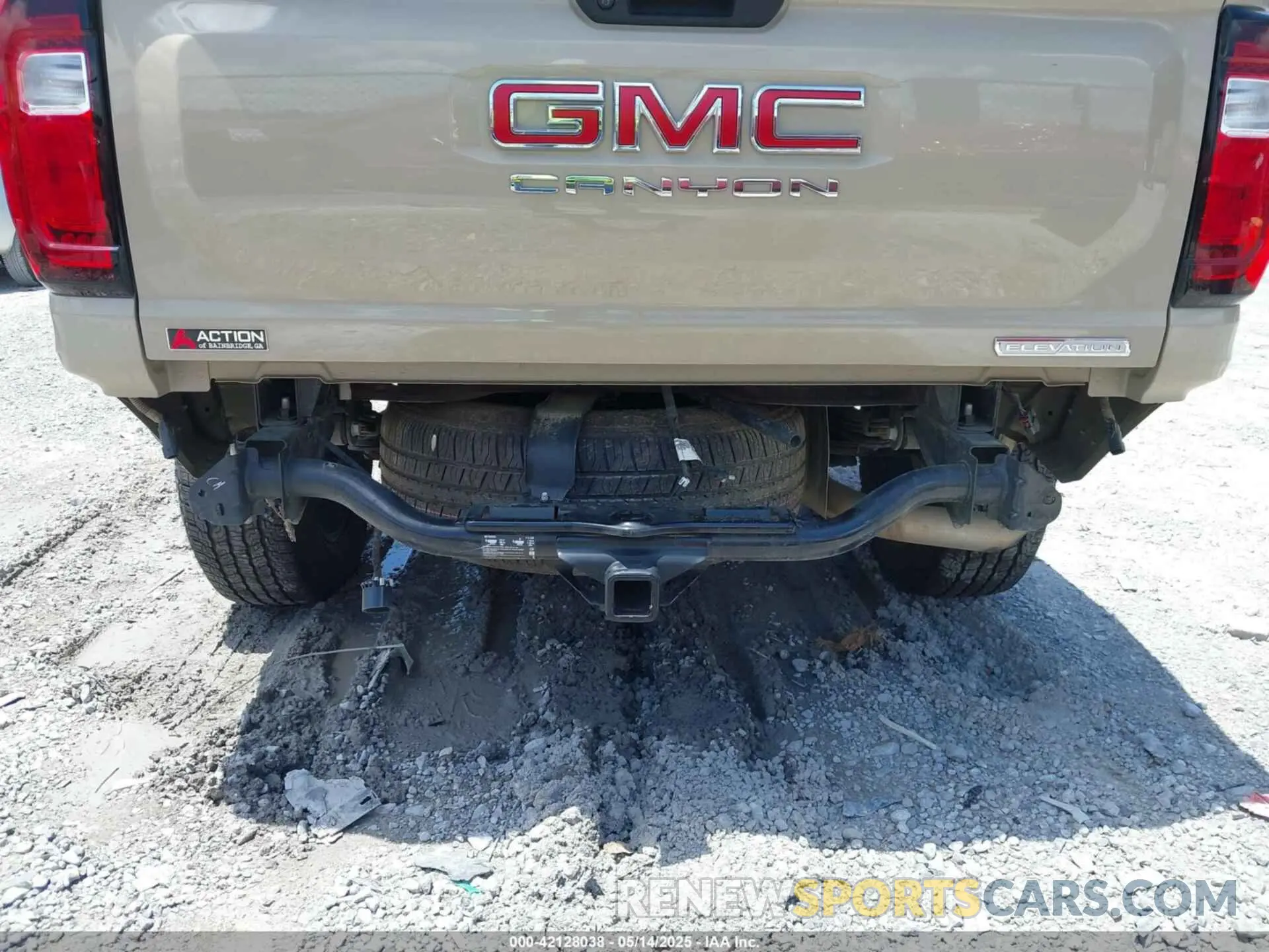 12 Photograph of a damaged car 1GTP5BEK8R1200458 GMC CANYON 2024