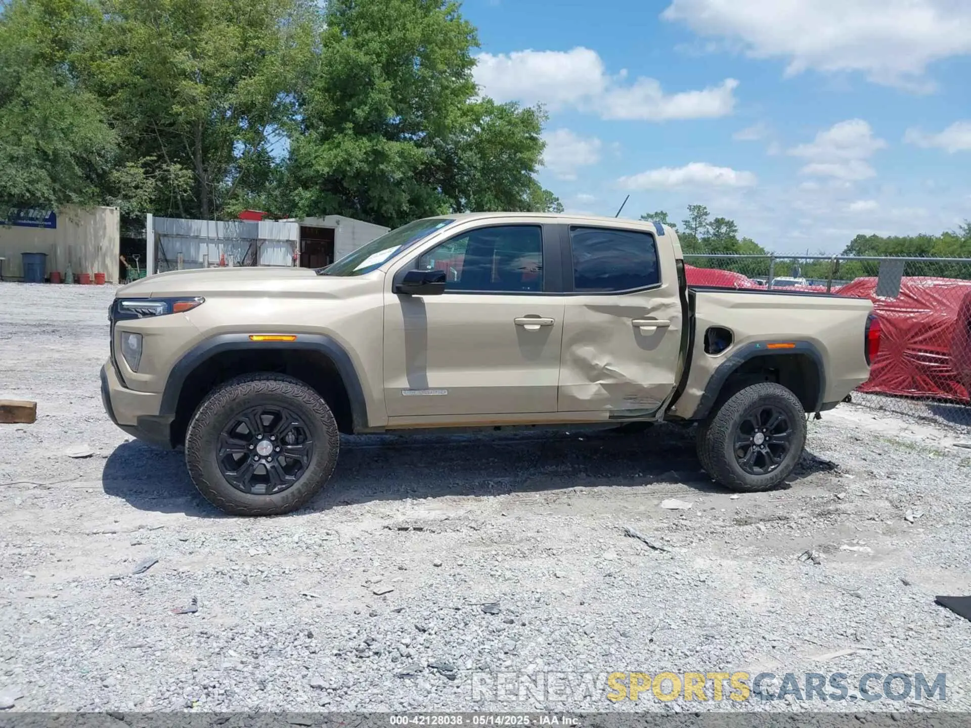 15 Photograph of a damaged car 1GTP5BEK8R1200458 GMC CANYON 2024