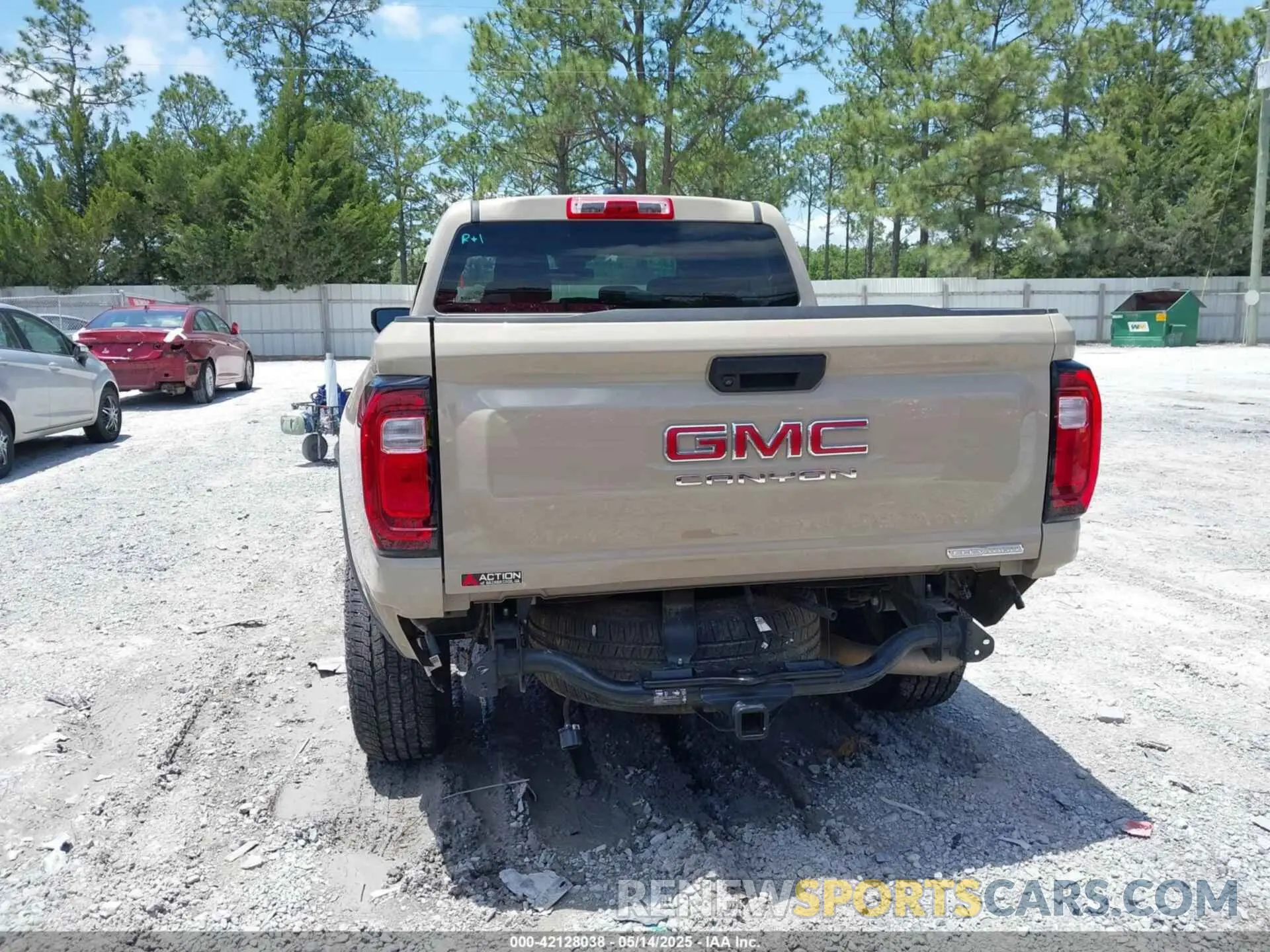 17 Photograph of a damaged car 1GTP5BEK8R1200458 GMC CANYON 2024