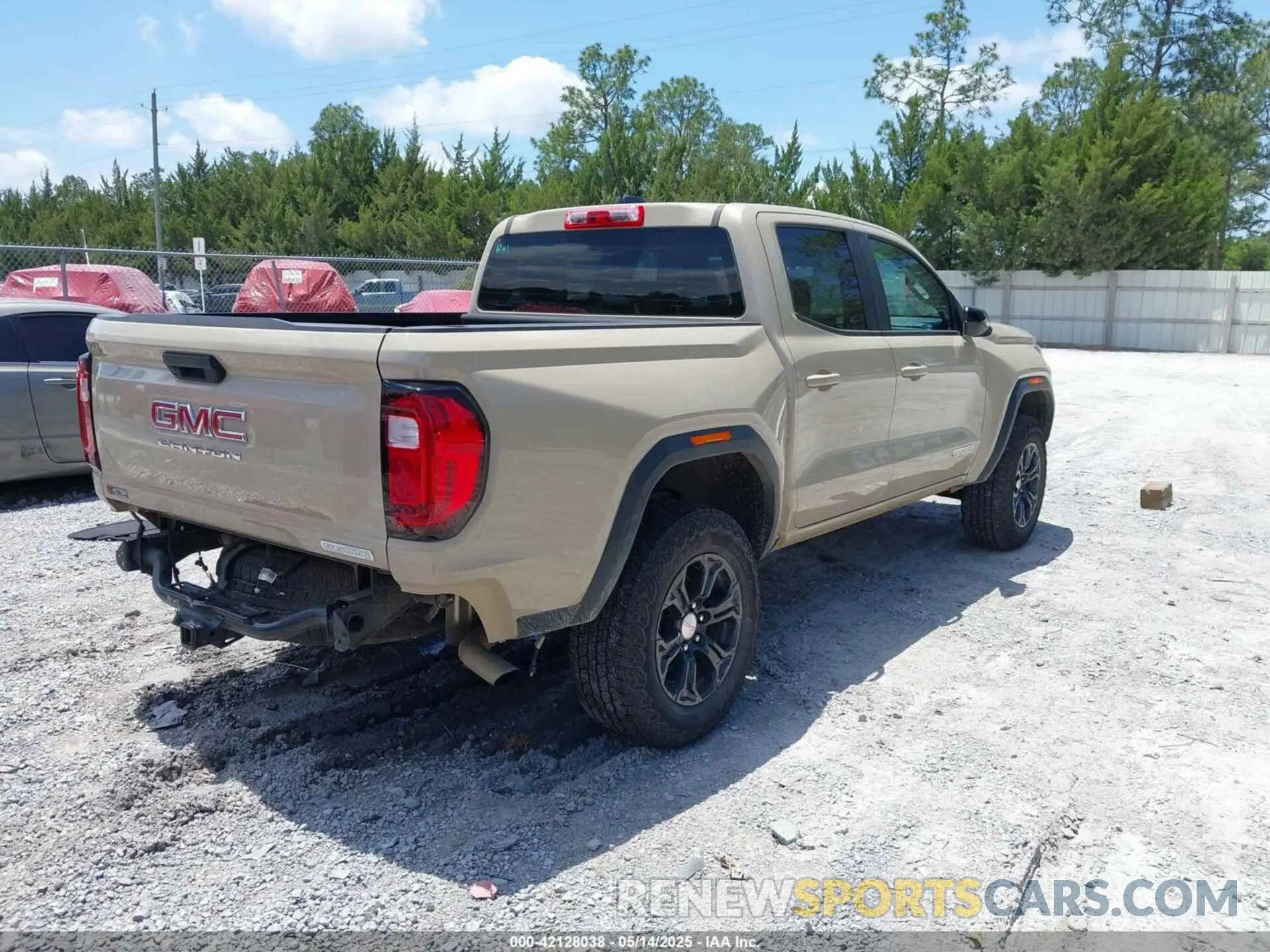 4 Photograph of a damaged car 1GTP5BEK8R1200458 GMC CANYON 2024