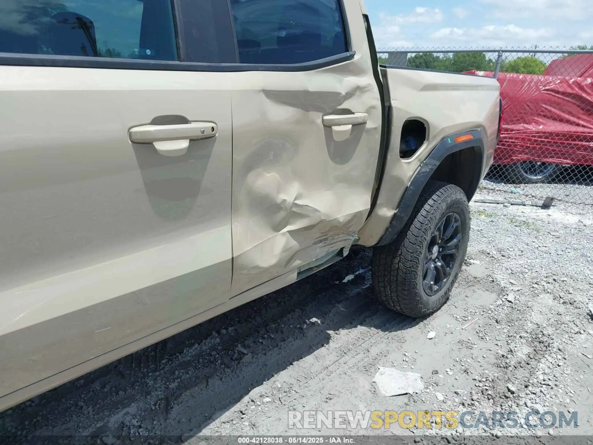 6 Photograph of a damaged car 1GTP5BEK8R1200458 GMC CANYON 2024