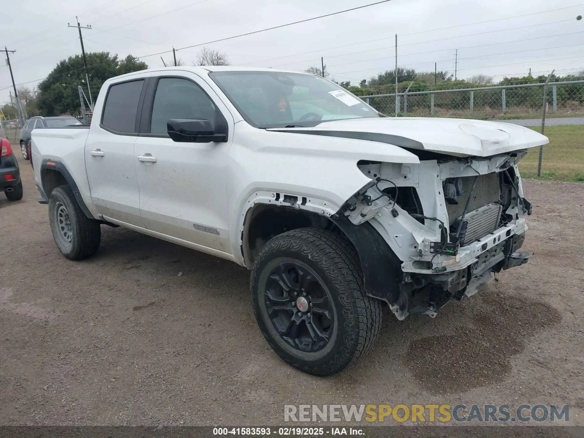 1 Photograph of a damaged car 1GTP5BEK9R1116651 GMC CANYON 2024