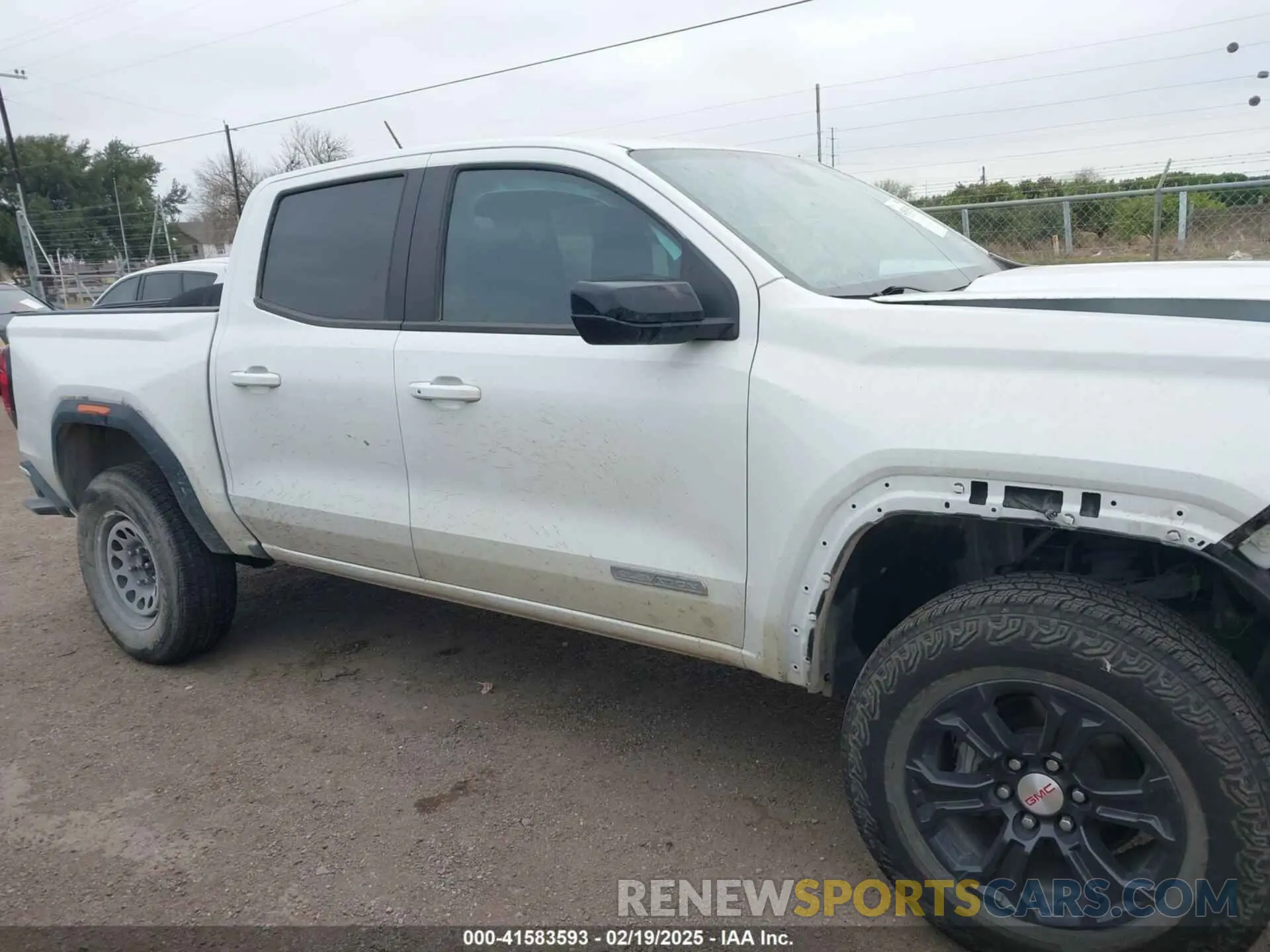 14 Photograph of a damaged car 1GTP5BEK9R1116651 GMC CANYON 2024