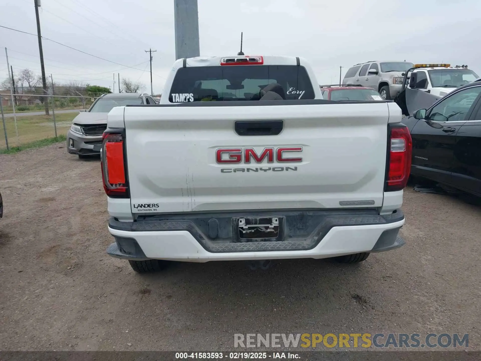 17 Photograph of a damaged car 1GTP5BEK9R1116651 GMC CANYON 2024