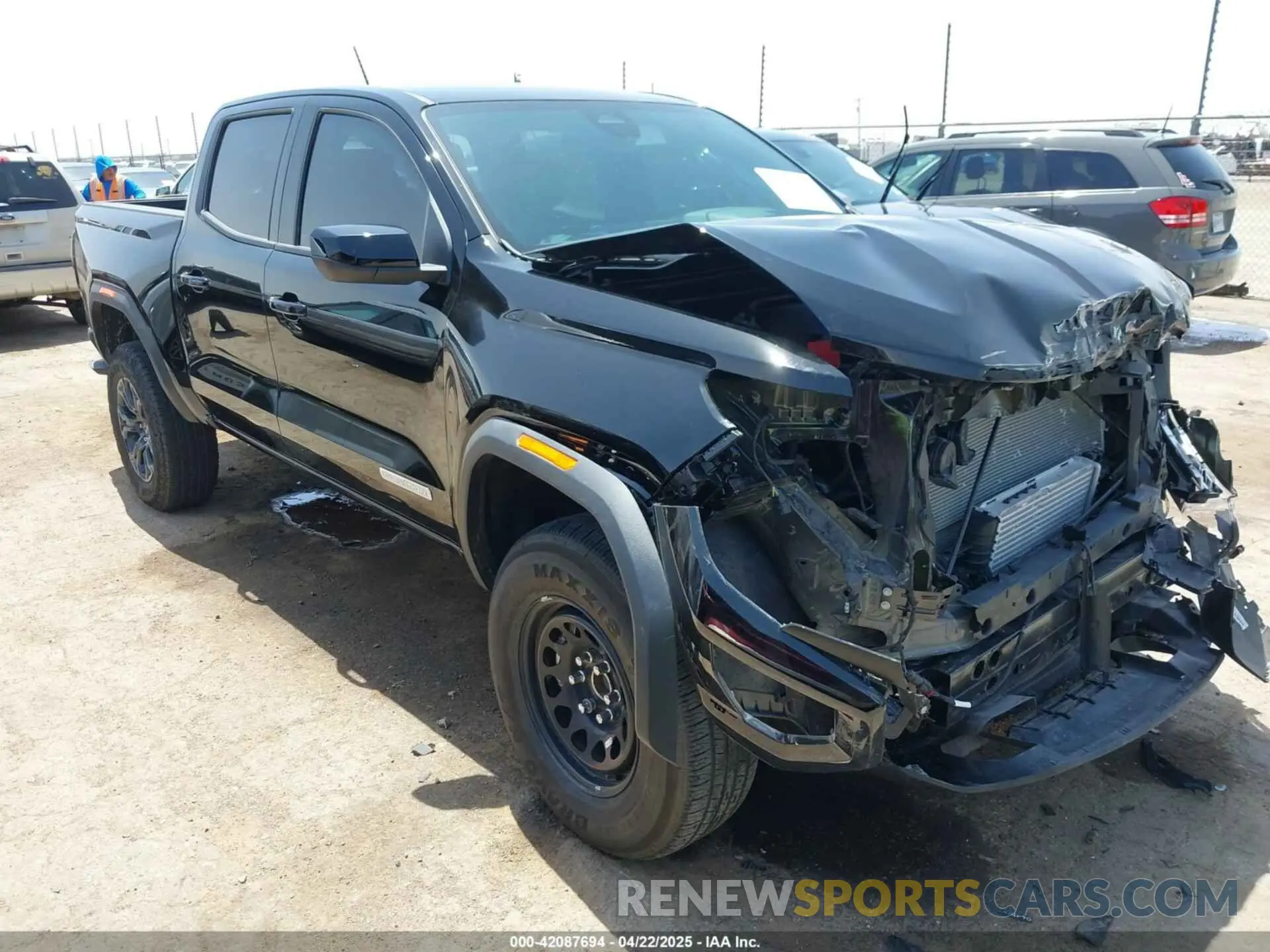 1 Photograph of a damaged car 1GTP5BEK9R1272236 GMC CANYON 2024