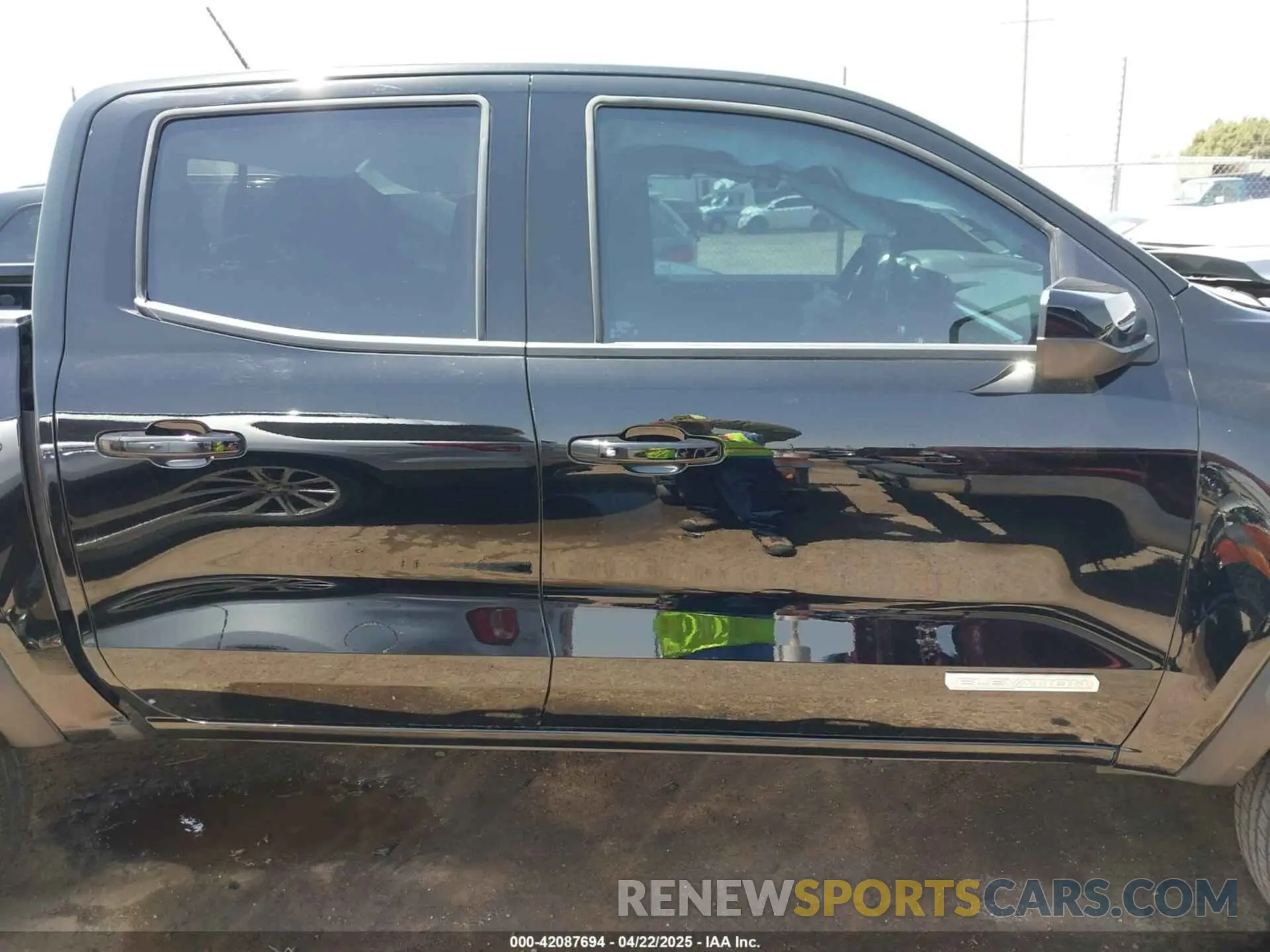 12 Photograph of a damaged car 1GTP5BEK9R1272236 GMC CANYON 2024
