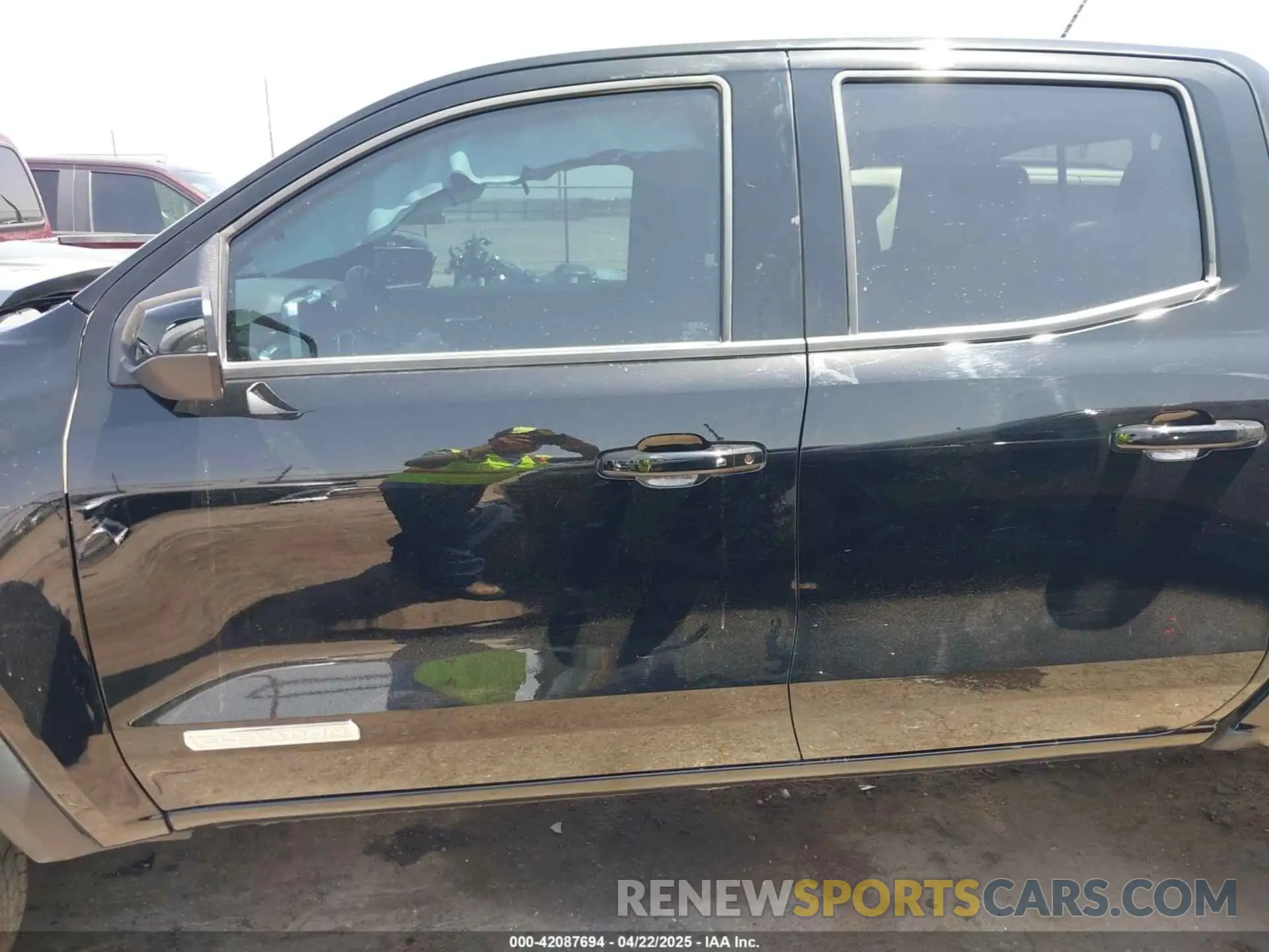 13 Photograph of a damaged car 1GTP5BEK9R1272236 GMC CANYON 2024
