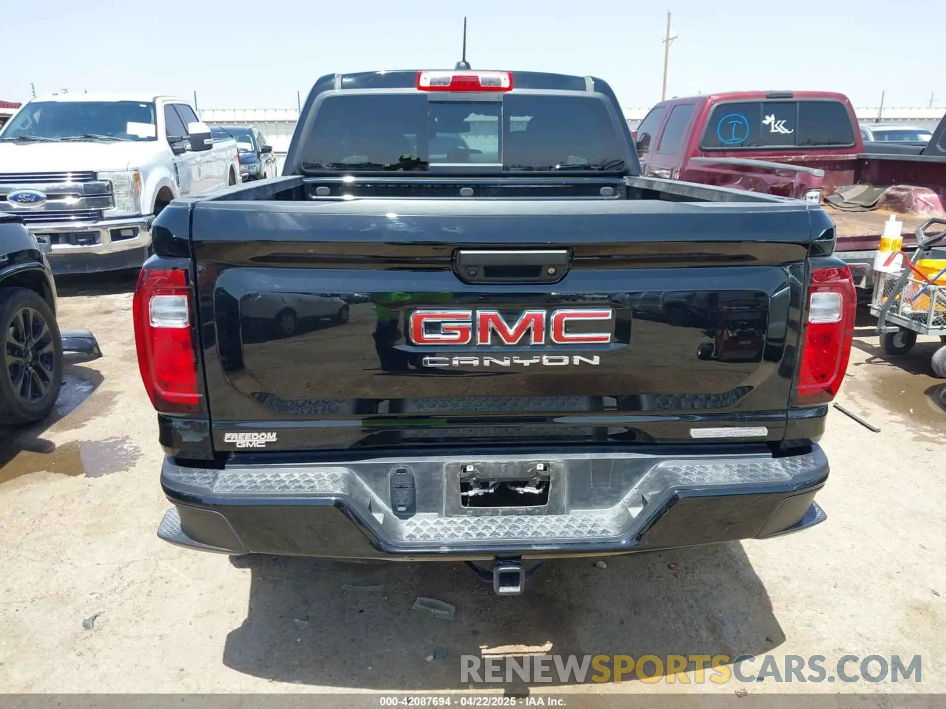 15 Photograph of a damaged car 1GTP5BEK9R1272236 GMC CANYON 2024