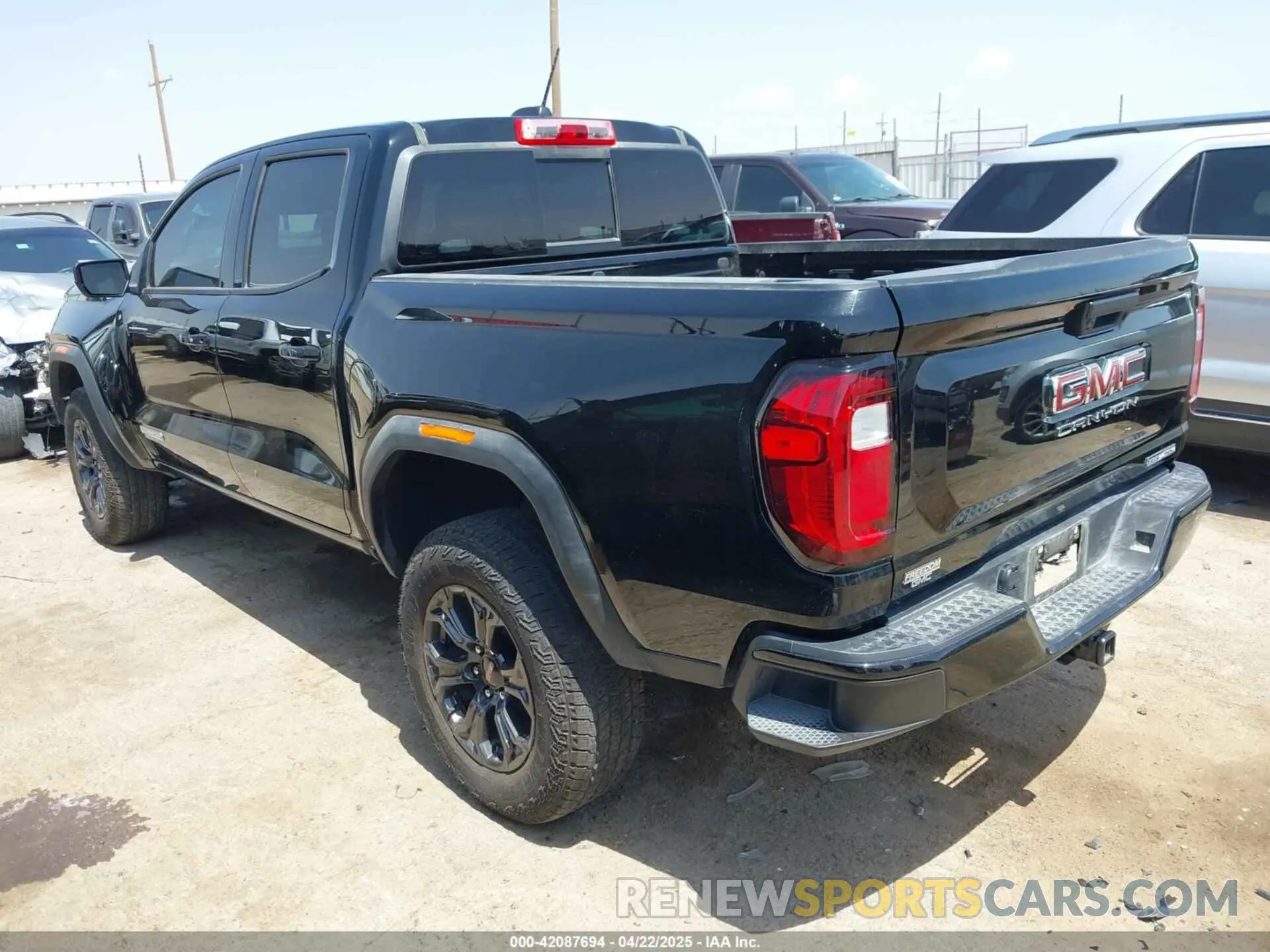3 Photograph of a damaged car 1GTP5BEK9R1272236 GMC CANYON 2024