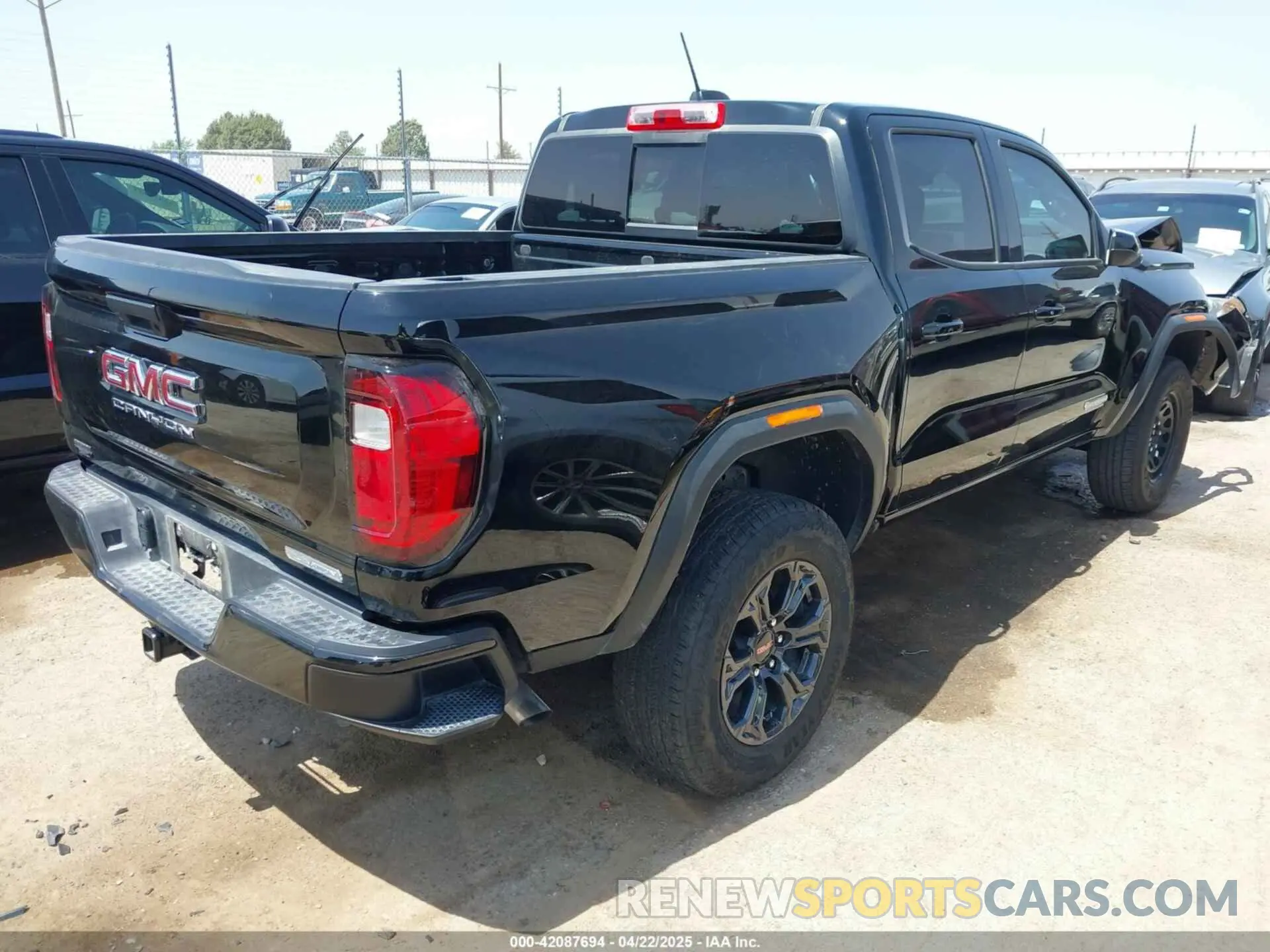 4 Photograph of a damaged car 1GTP5BEK9R1272236 GMC CANYON 2024