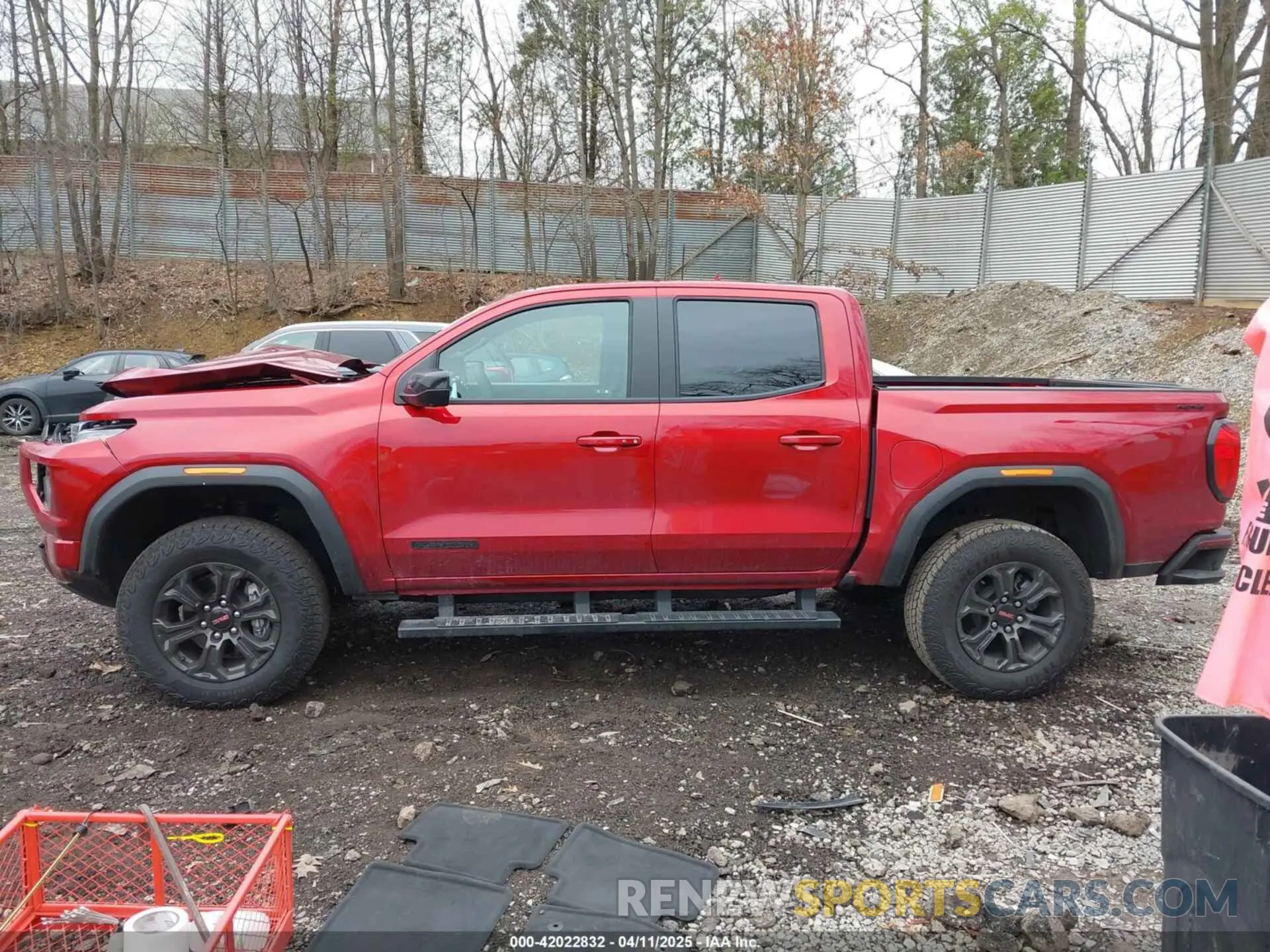 14 Photograph of a damaged car 1GTP6BEK5R1270559 GMC CANYON 2024