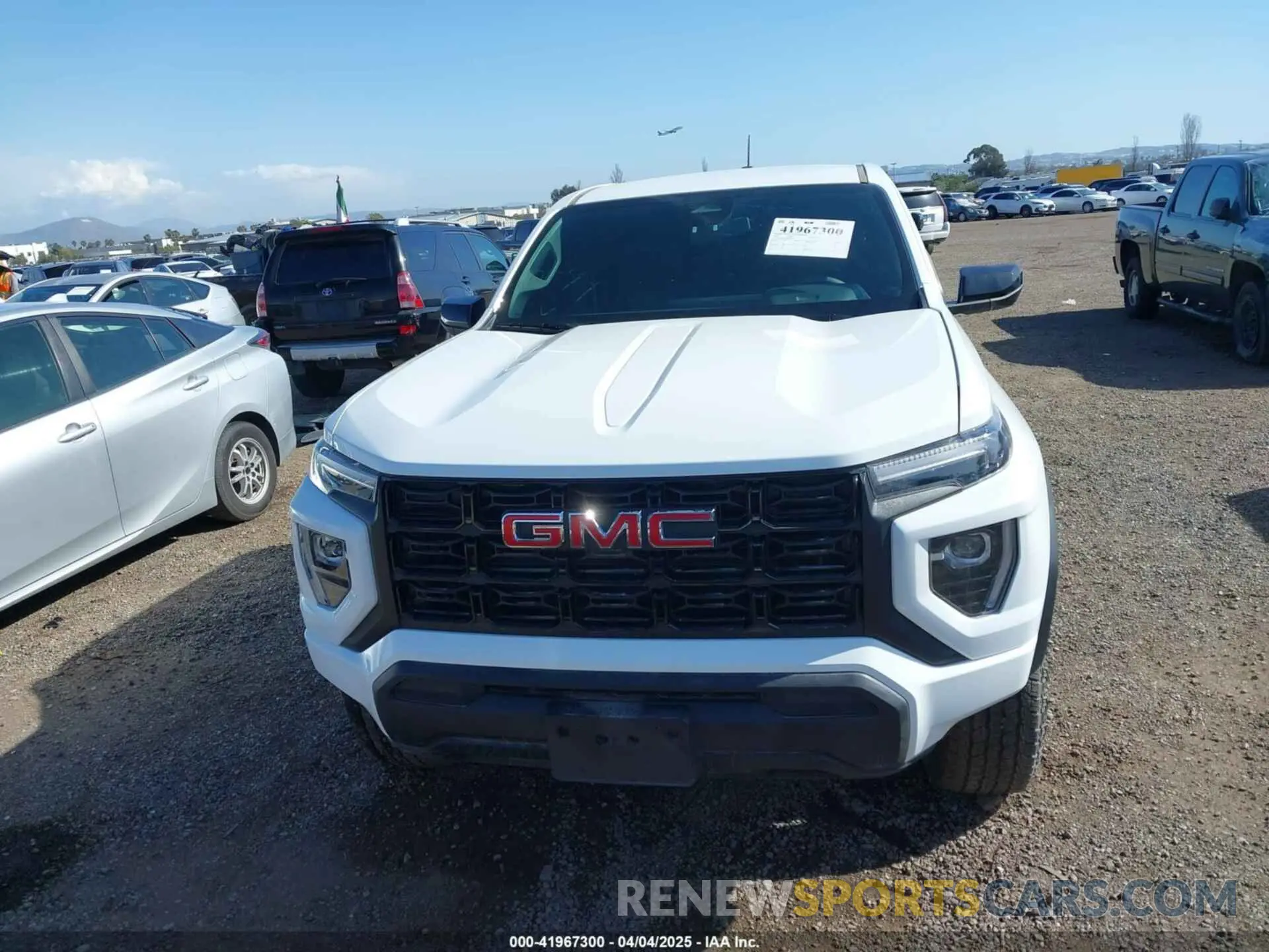 11 Photograph of a damaged car 1GTP6BEK9R1130353 GMC CANYON 2024