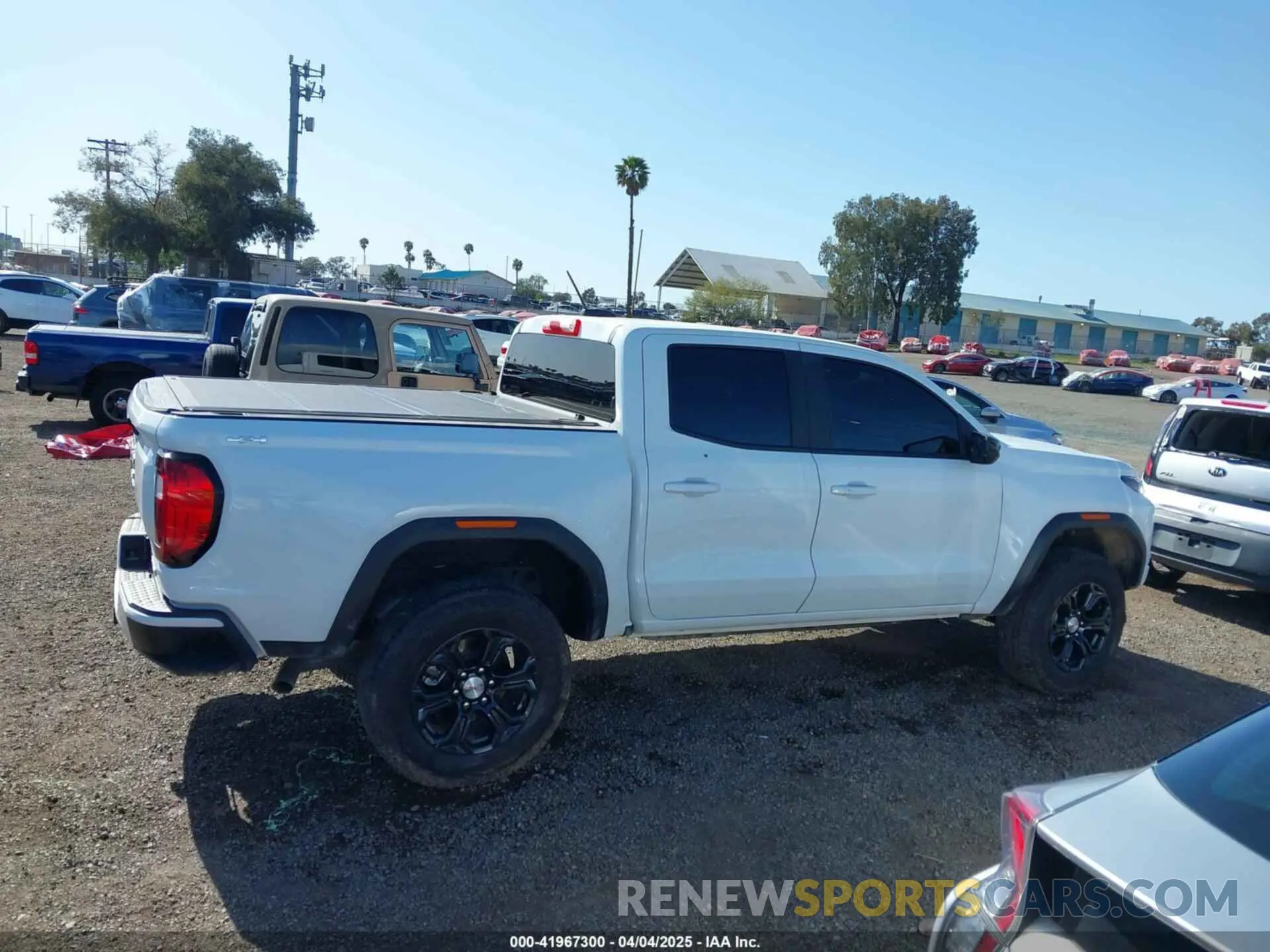 12 Photograph of a damaged car 1GTP6BEK9R1130353 GMC CANYON 2024