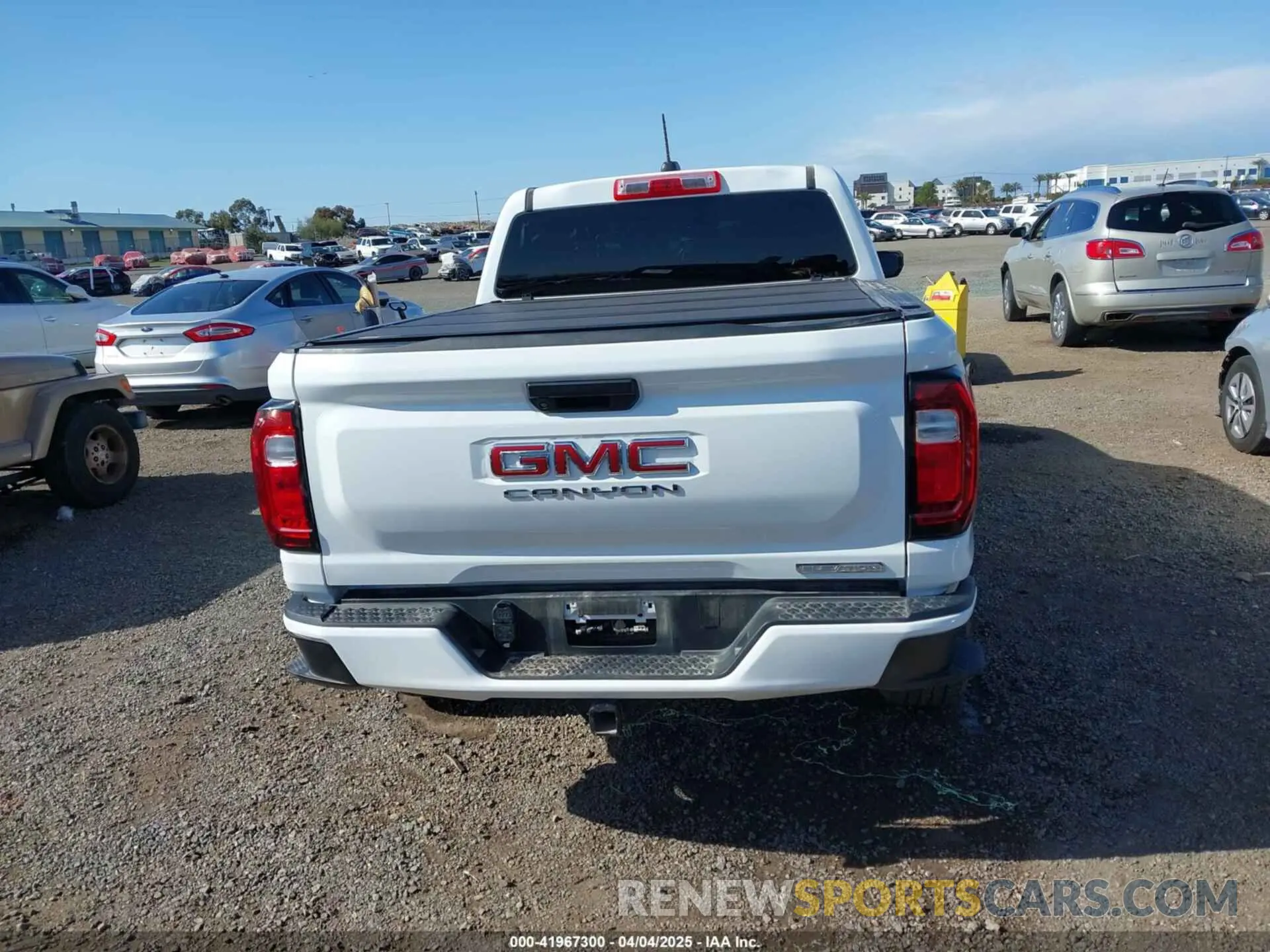 15 Photograph of a damaged car 1GTP6BEK9R1130353 GMC CANYON 2024