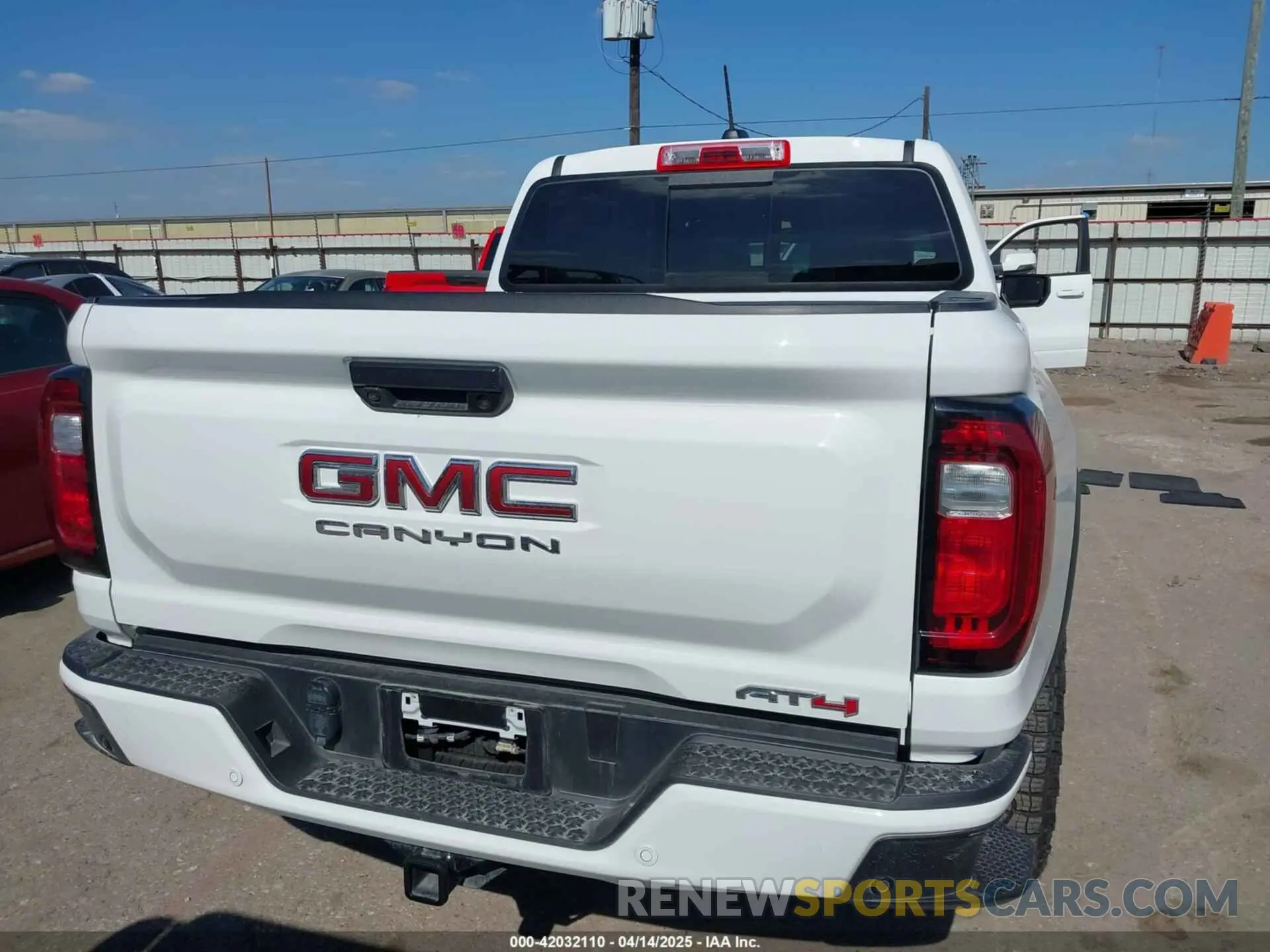 16 Photograph of a damaged car 1GTP6DEK0R1199878 GMC CANYON 2024