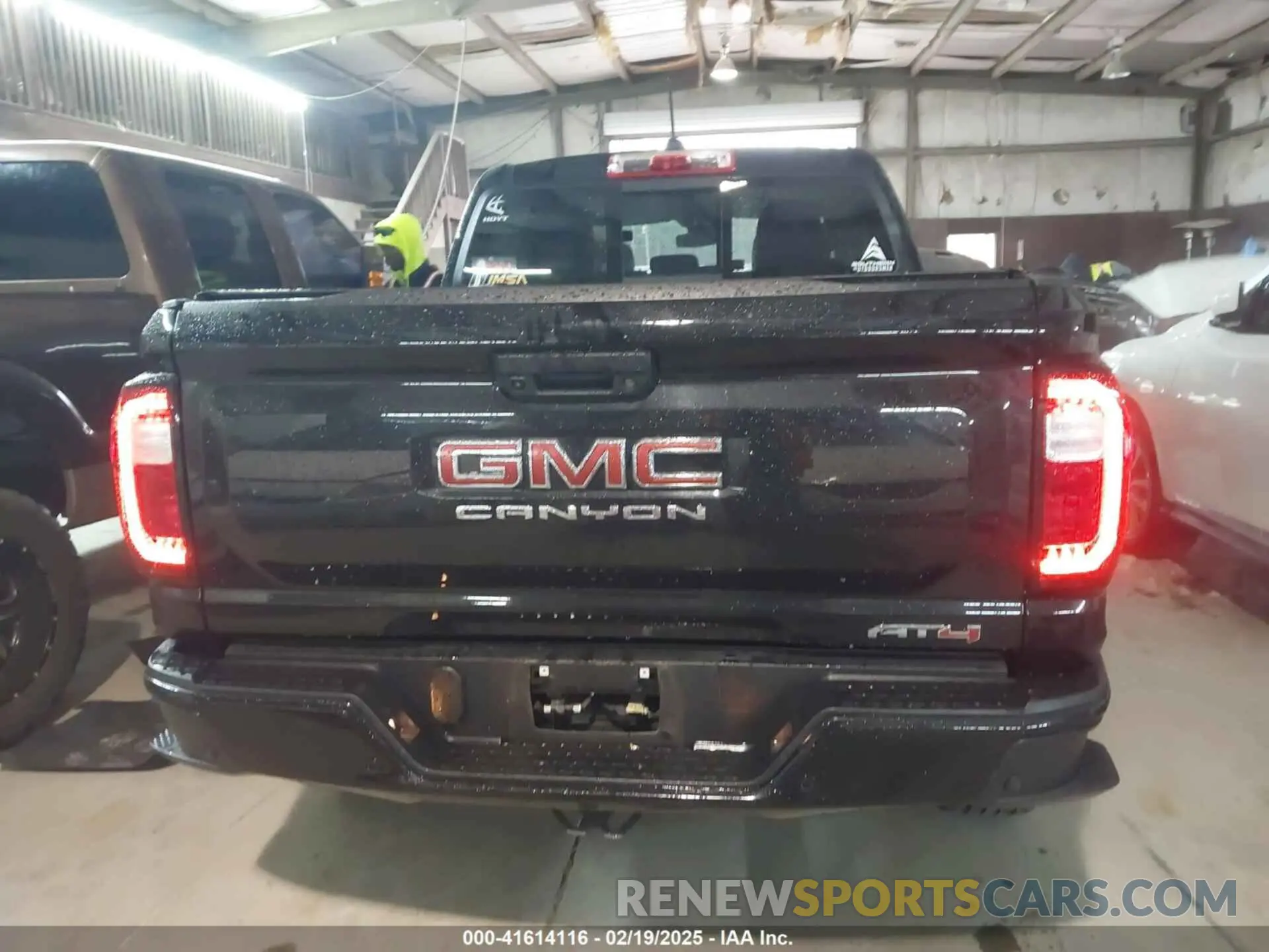 16 Photograph of a damaged car 1GTP6DEK1R1160278 GMC CANYON 2024