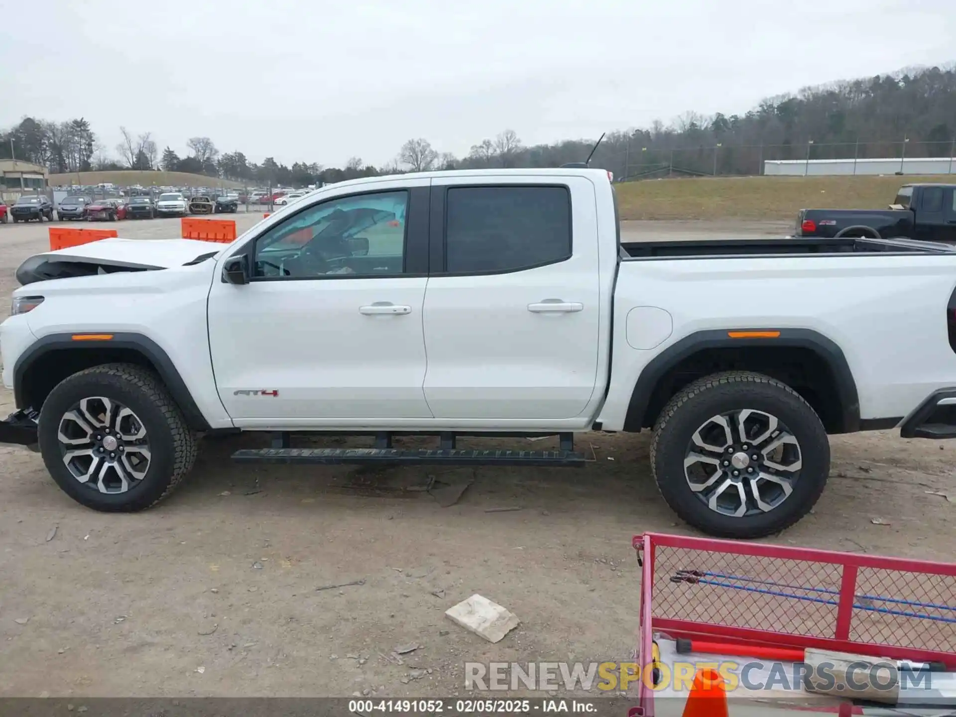 14 Photograph of a damaged car 1GTP6DEK1R1230068 GMC CANYON 2024