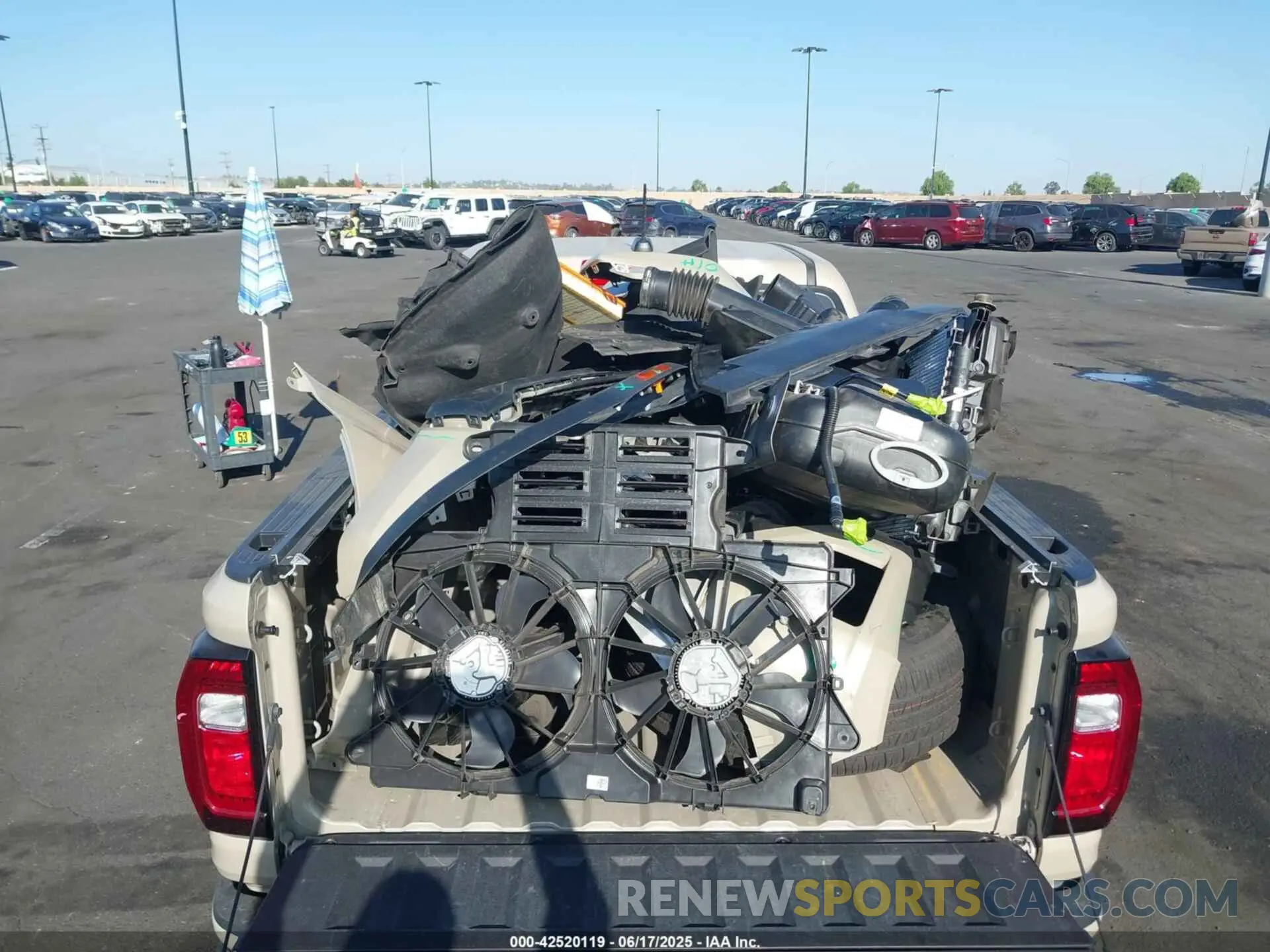 11 Photograph of a damaged car 1GTP6DEK2R1115902 GMC CANYON 2024