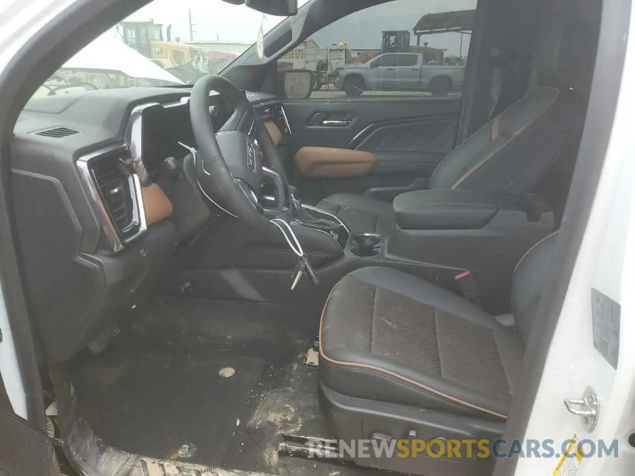 7 Photograph of a damaged car 1GTP6DEK2R1177610 GMC CANYON 2024