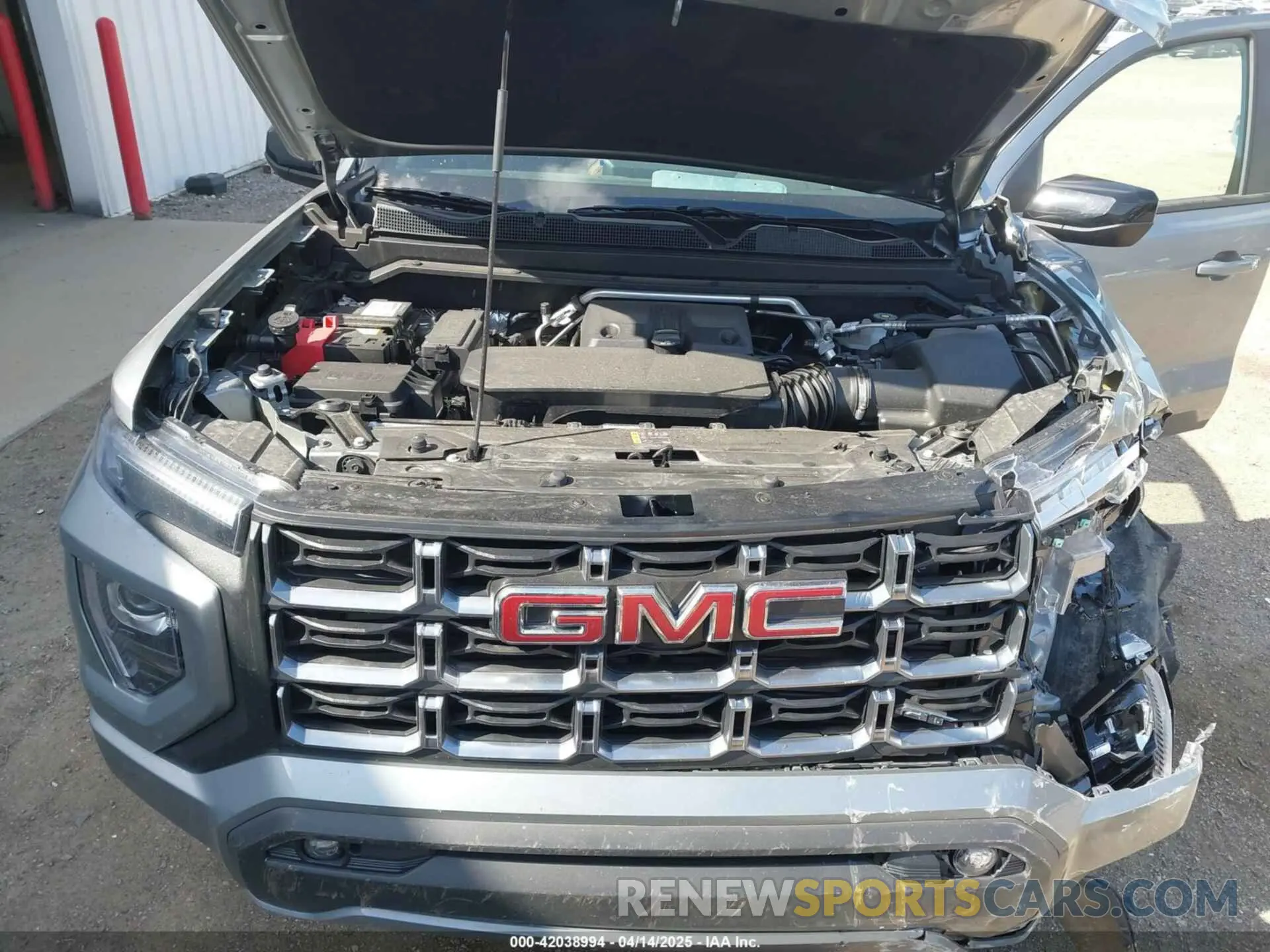 10 Photograph of a damaged car 1GTP6DEK2R1294071 GMC CANYON 2024