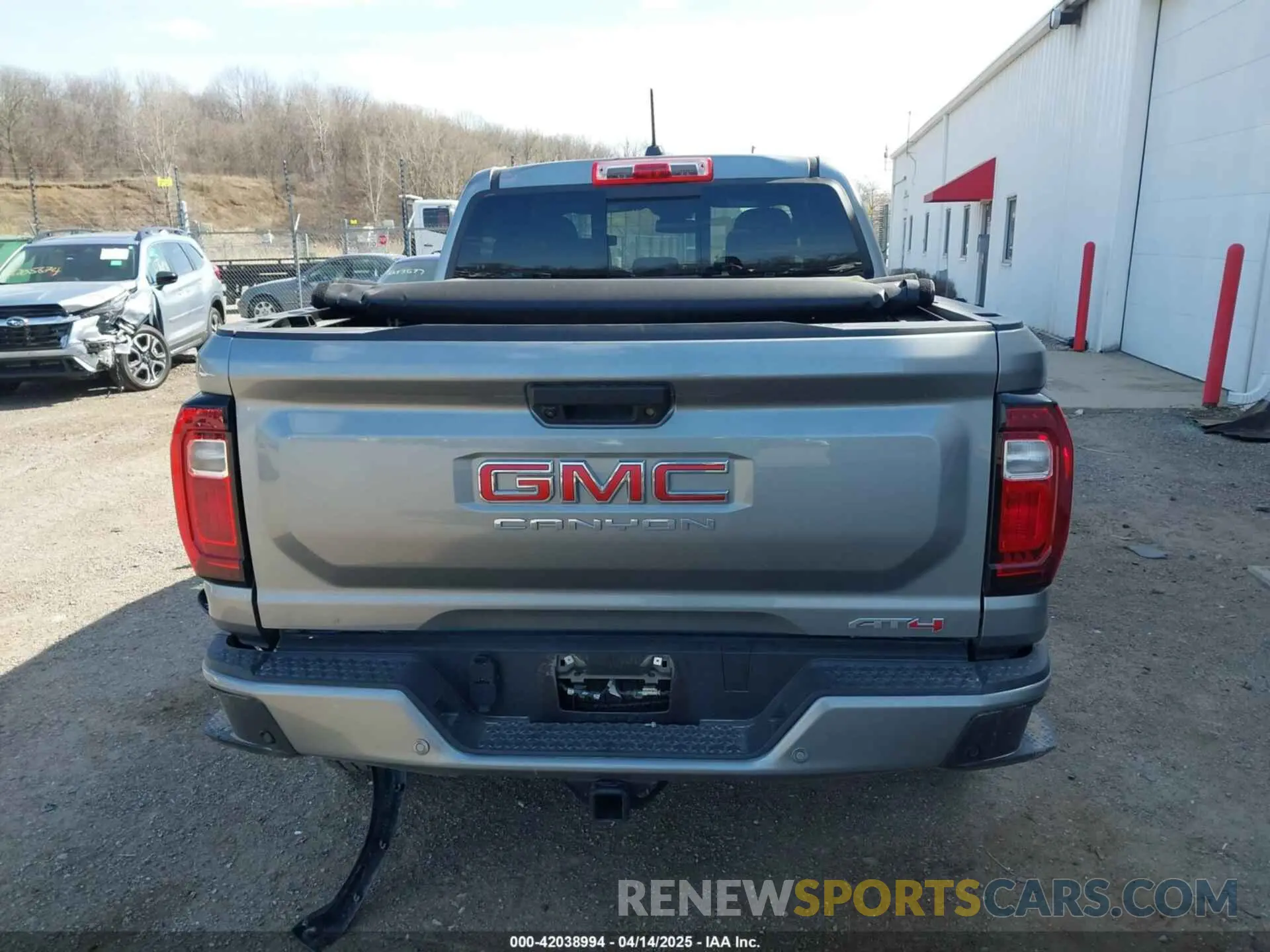 16 Photograph of a damaged car 1GTP6DEK2R1294071 GMC CANYON 2024