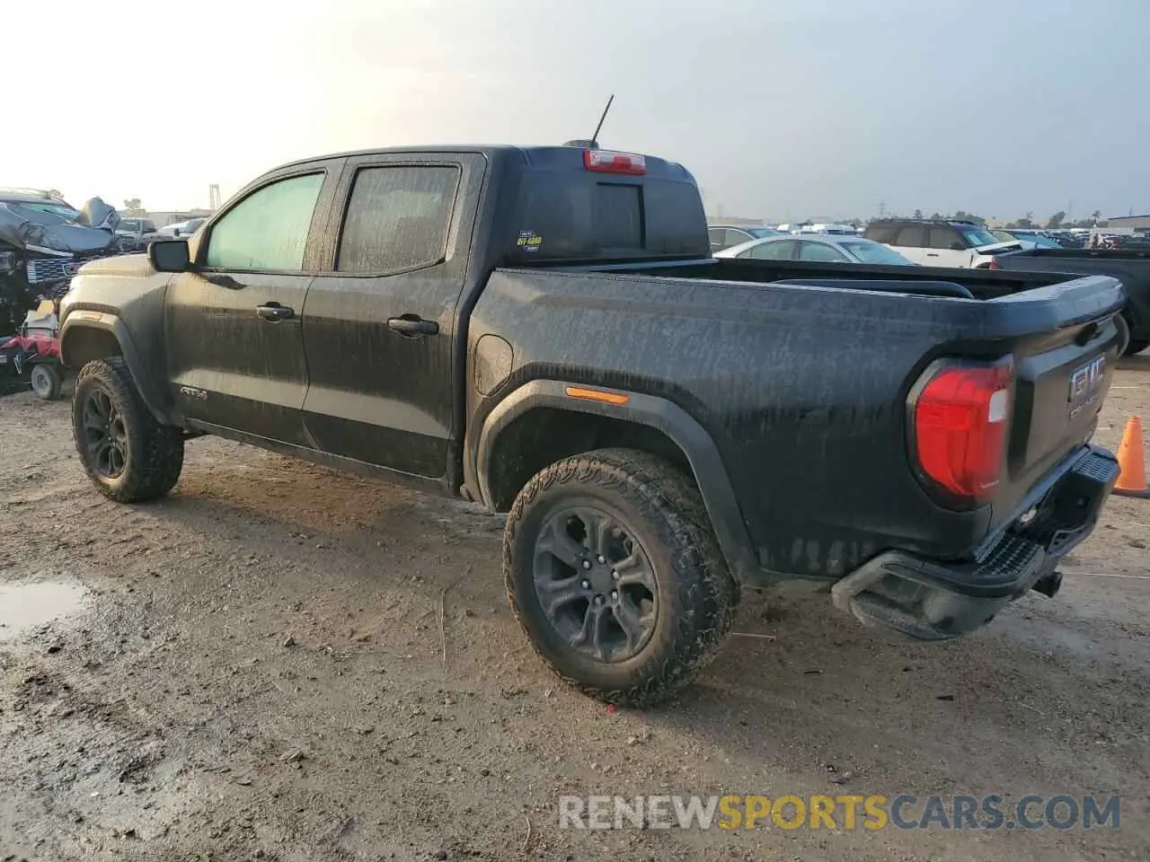 2 Photograph of a damaged car 1GTP6DEK5R1109902 GMC CANYON 2024
