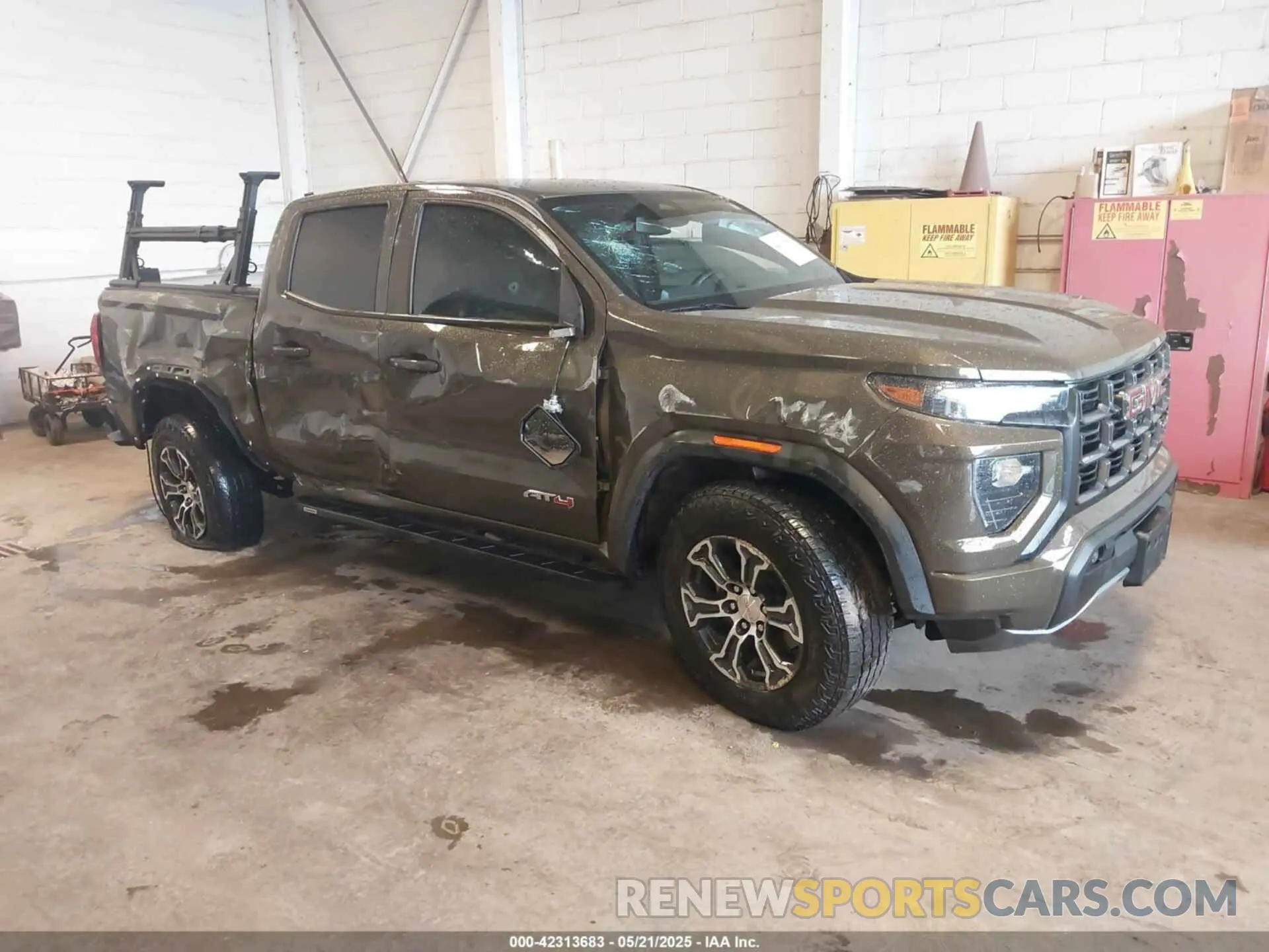 1 Photograph of a damaged car 1GTP6DEK7R1134722 GMC CANYON 2024