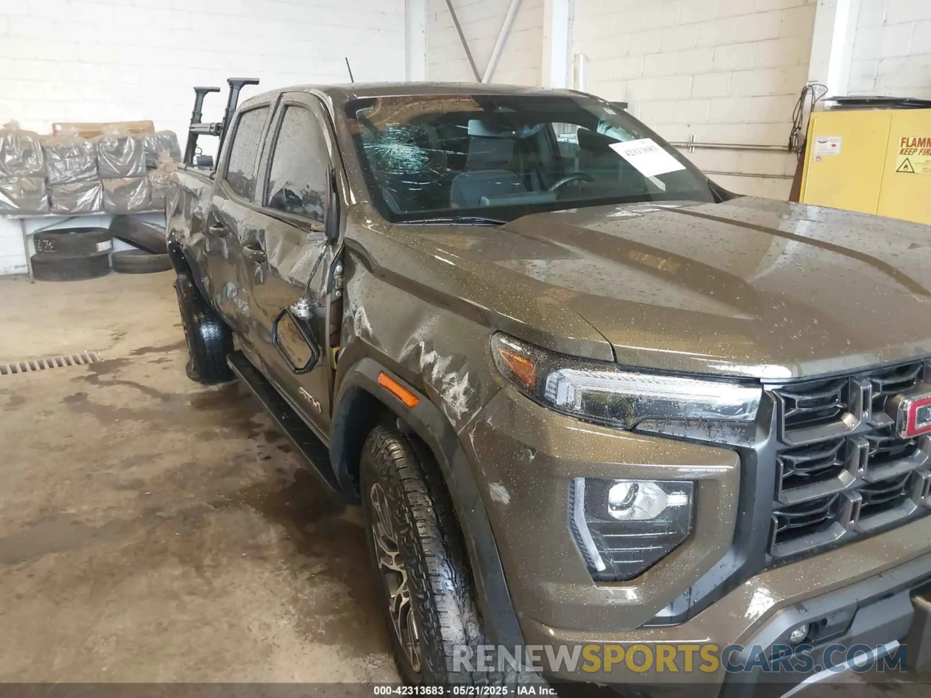 12 Photograph of a damaged car 1GTP6DEK7R1134722 GMC CANYON 2024