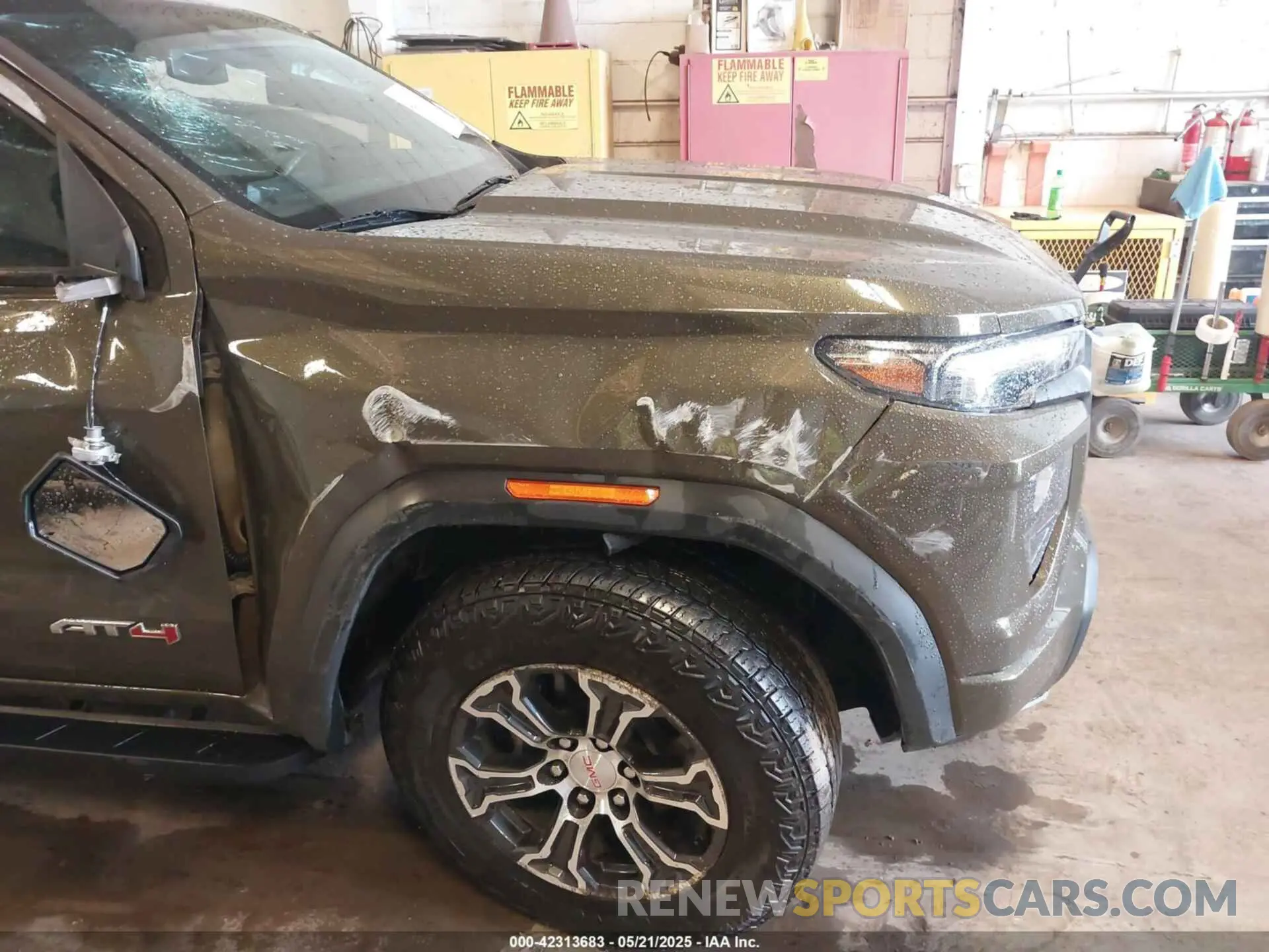 22 Photograph of a damaged car 1GTP6DEK7R1134722 GMC CANYON 2024