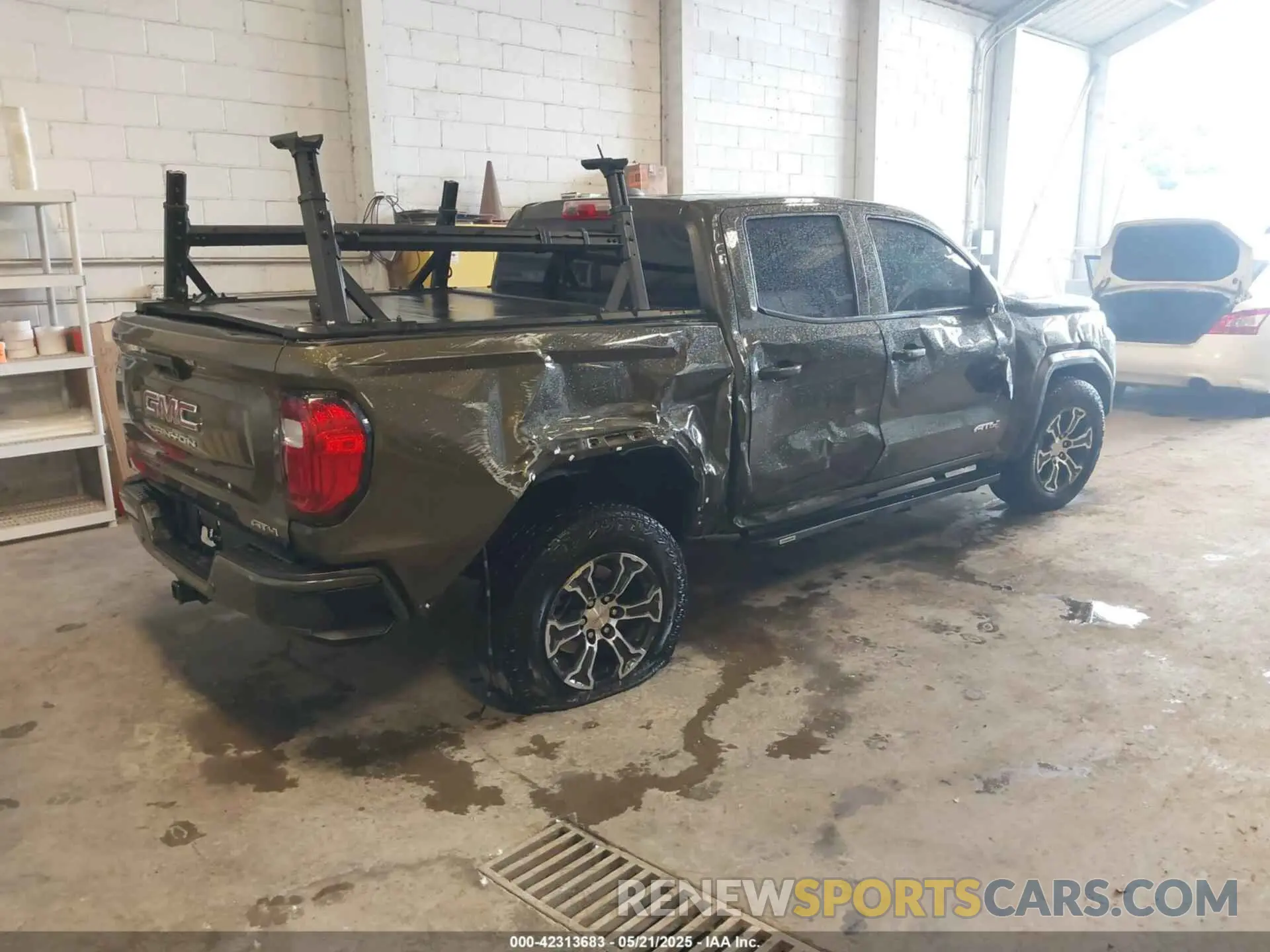 4 Photograph of a damaged car 1GTP6DEK7R1134722 GMC CANYON 2024