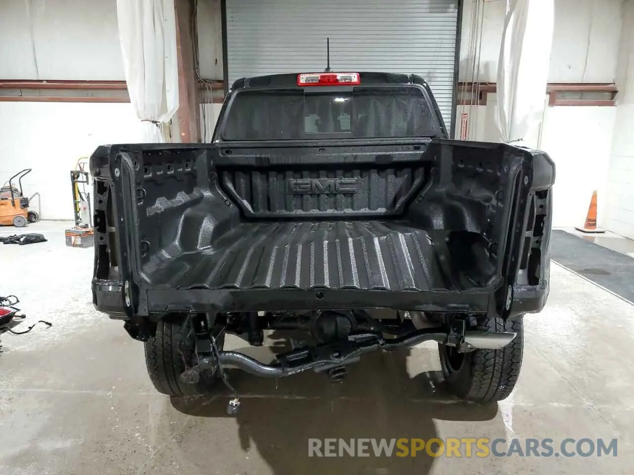 6 Photograph of a damaged car 1GTP6DEK8R1253511 GMC CANYON 2024