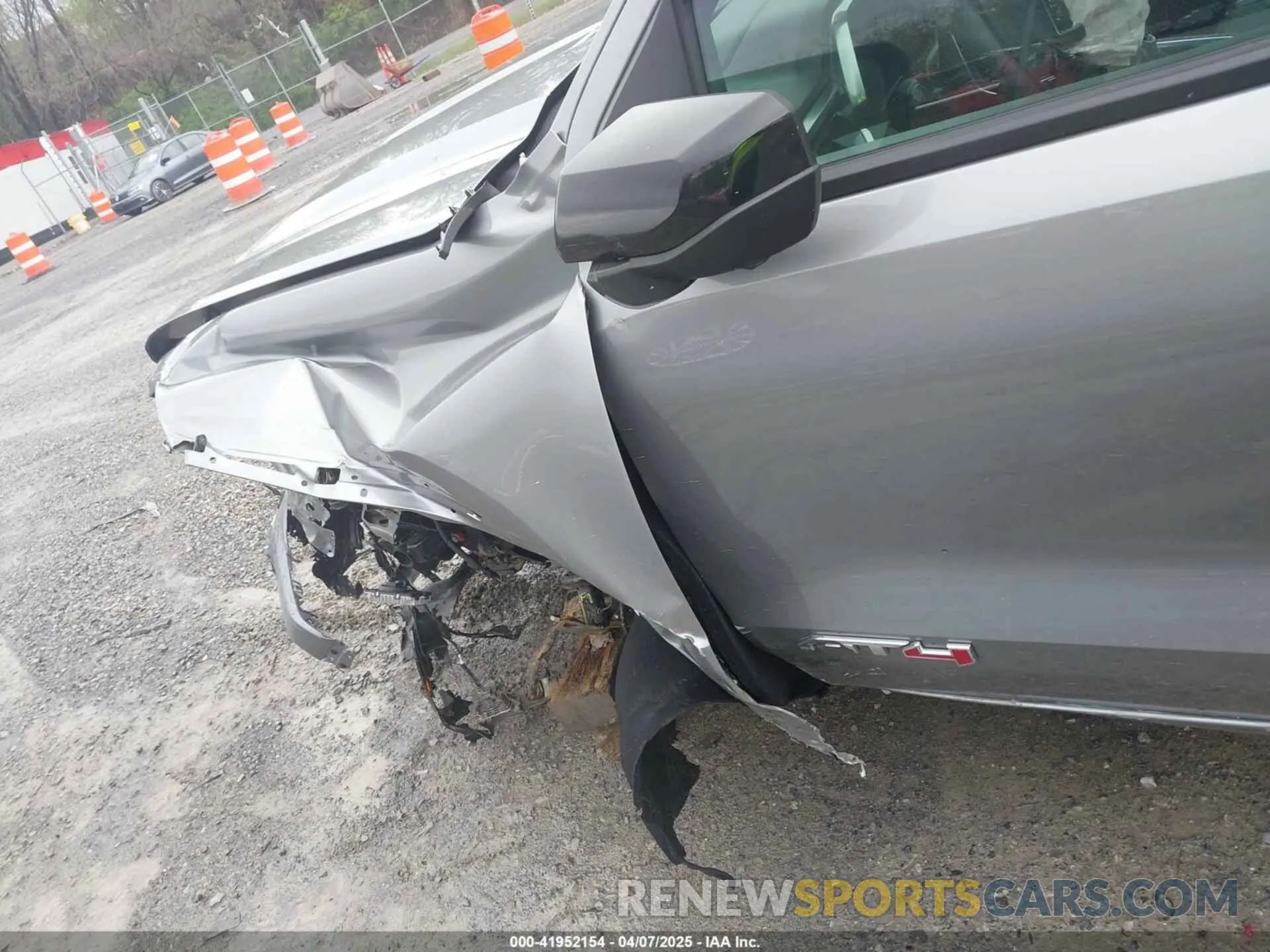 18 Photograph of a damaged car 1GTP6DEKXR1143138 GMC CANYON 2024