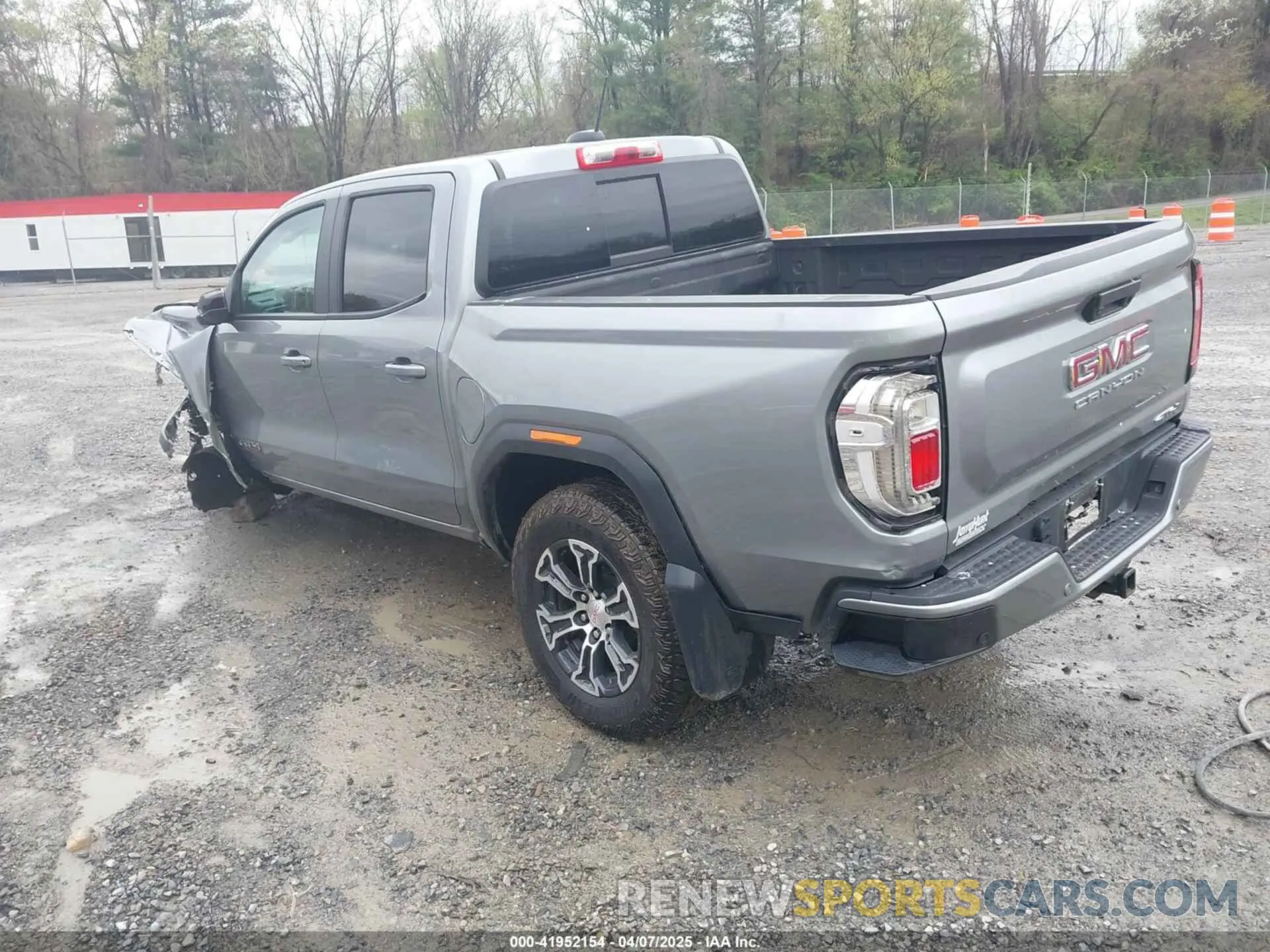 3 Photograph of a damaged car 1GTP6DEKXR1143138 GMC CANYON 2024