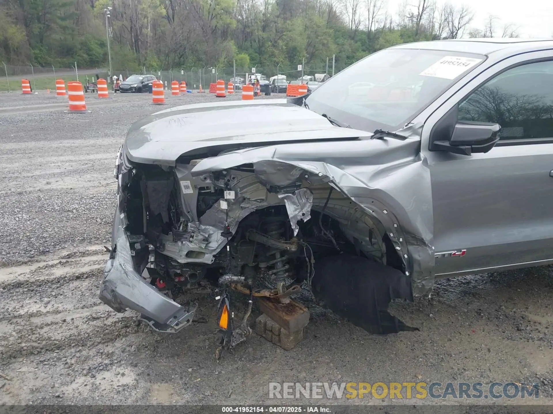 6 Photograph of a damaged car 1GTP6DEKXR1143138 GMC CANYON 2024