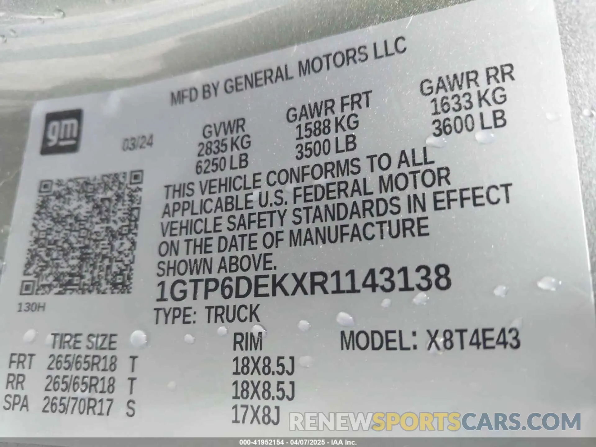 9 Photograph of a damaged car 1GTP6DEKXR1143138 GMC CANYON 2024