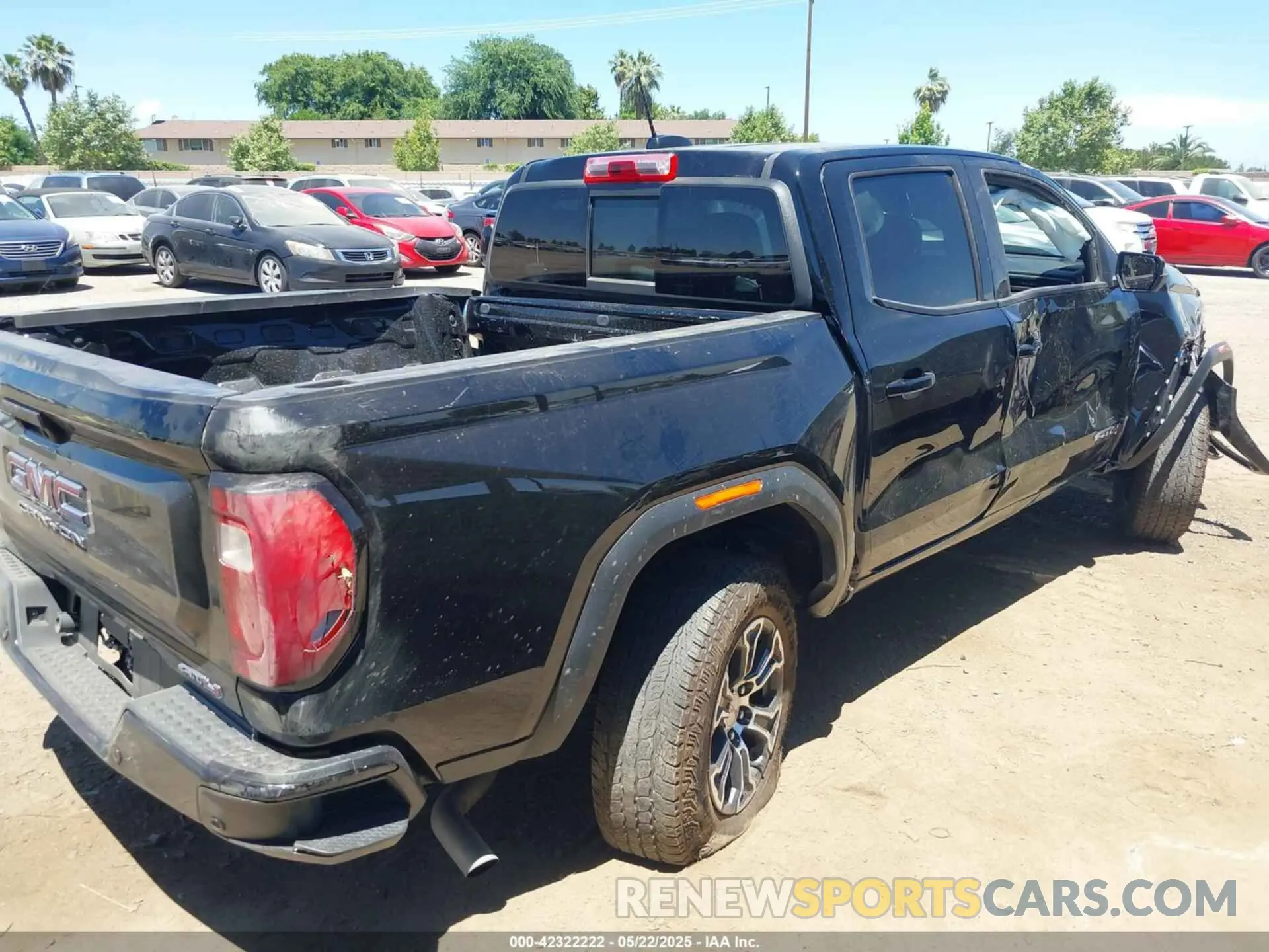 4 Photograph of a damaged car 1GTP6DEKXR1155905 GMC CANYON 2024