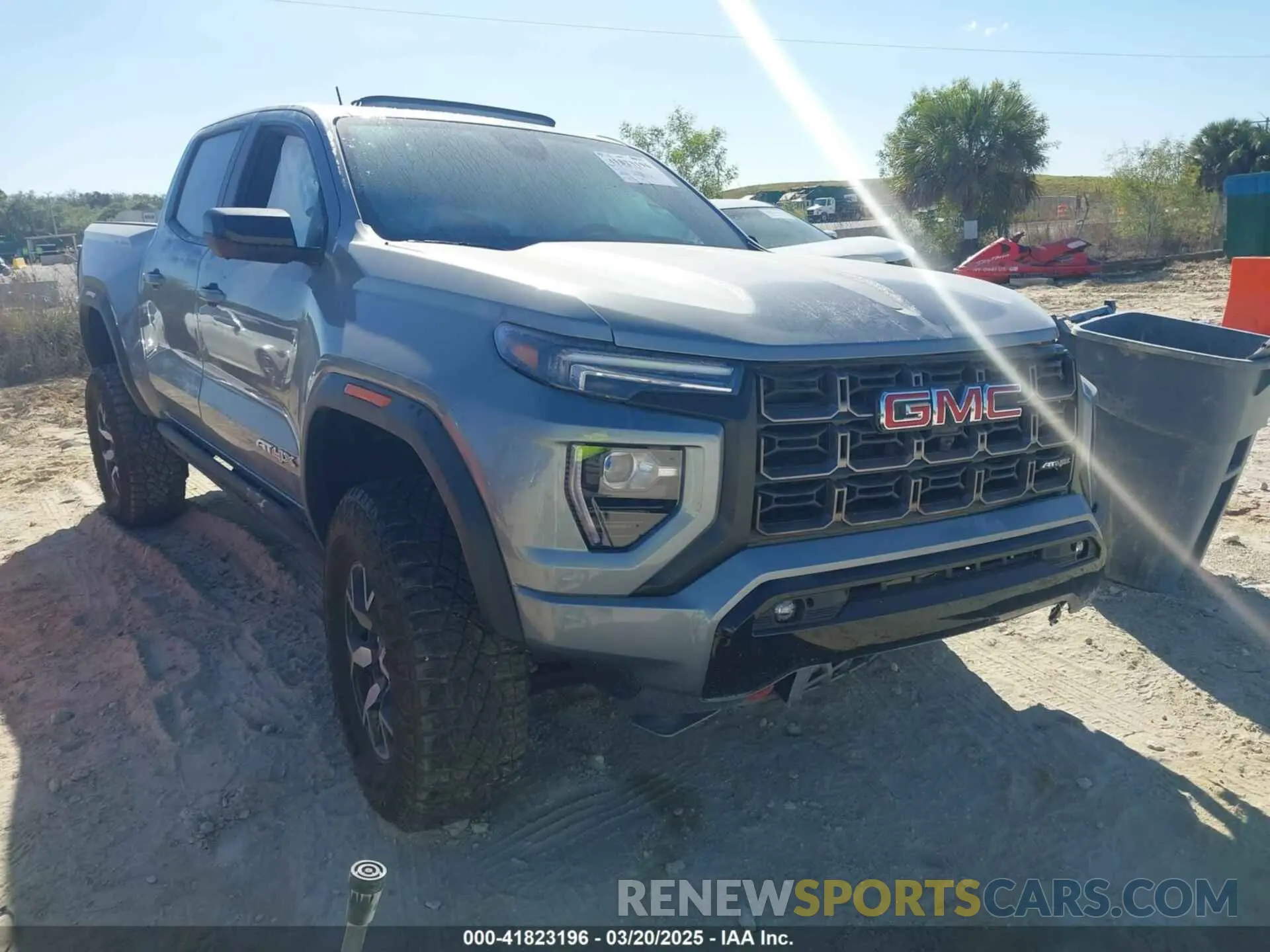 1 Photograph of a damaged car 1GTP6EEK6R1250127 GMC CANYON 2024