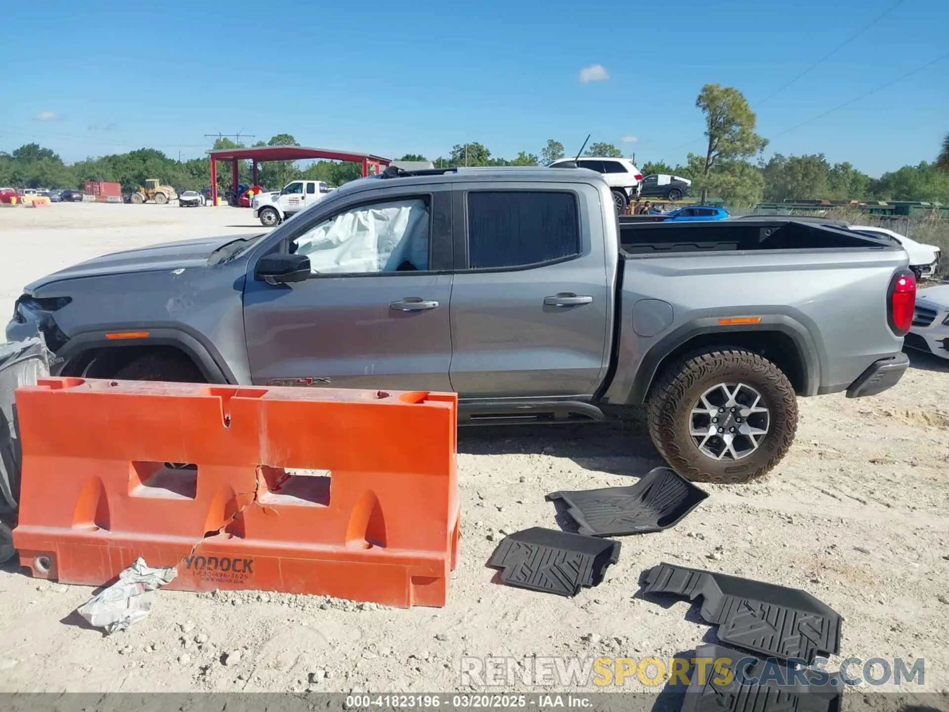 14 Photograph of a damaged car 1GTP6EEK6R1250127 GMC CANYON 2024