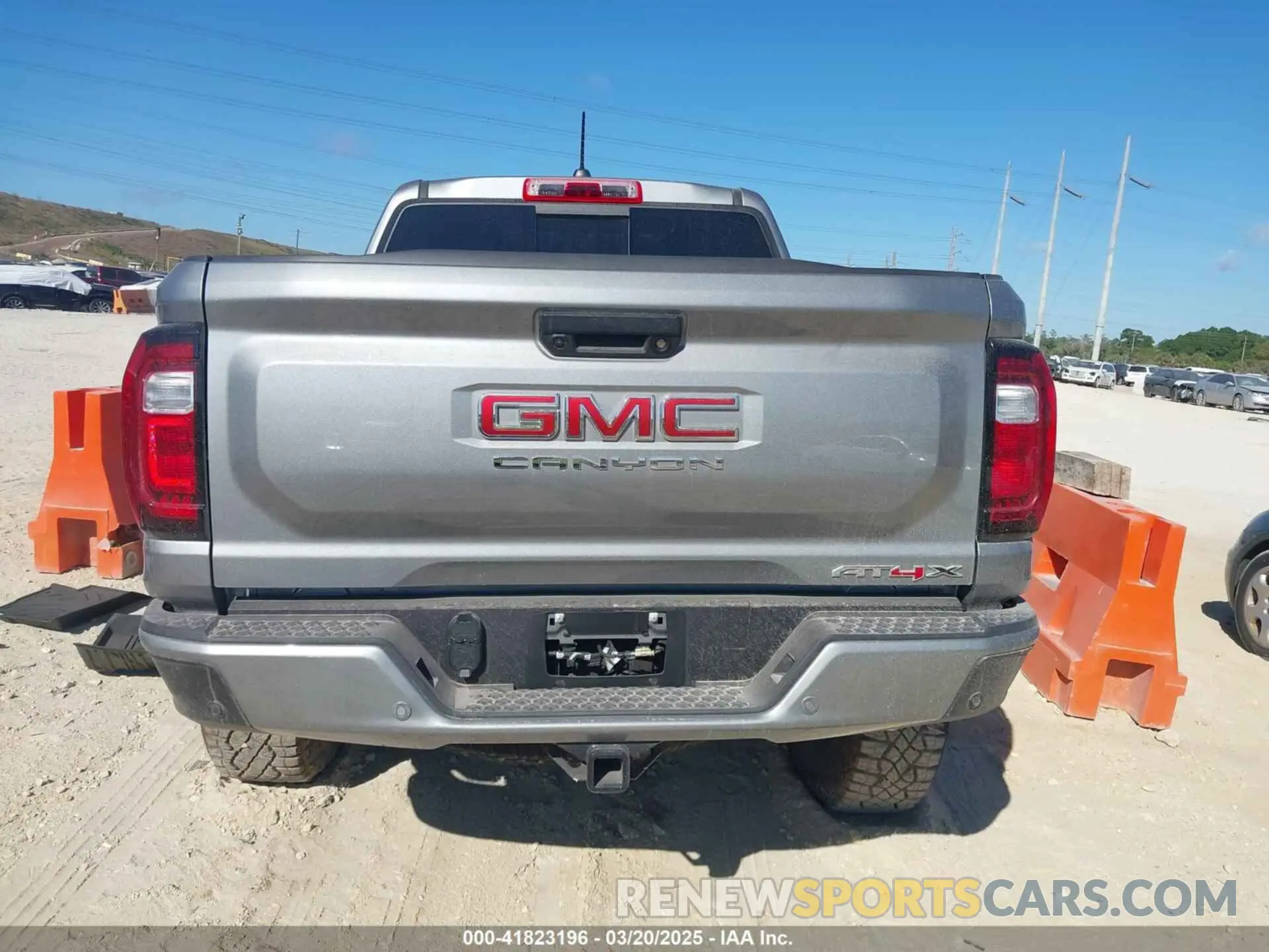 16 Photograph of a damaged car 1GTP6EEK6R1250127 GMC CANYON 2024