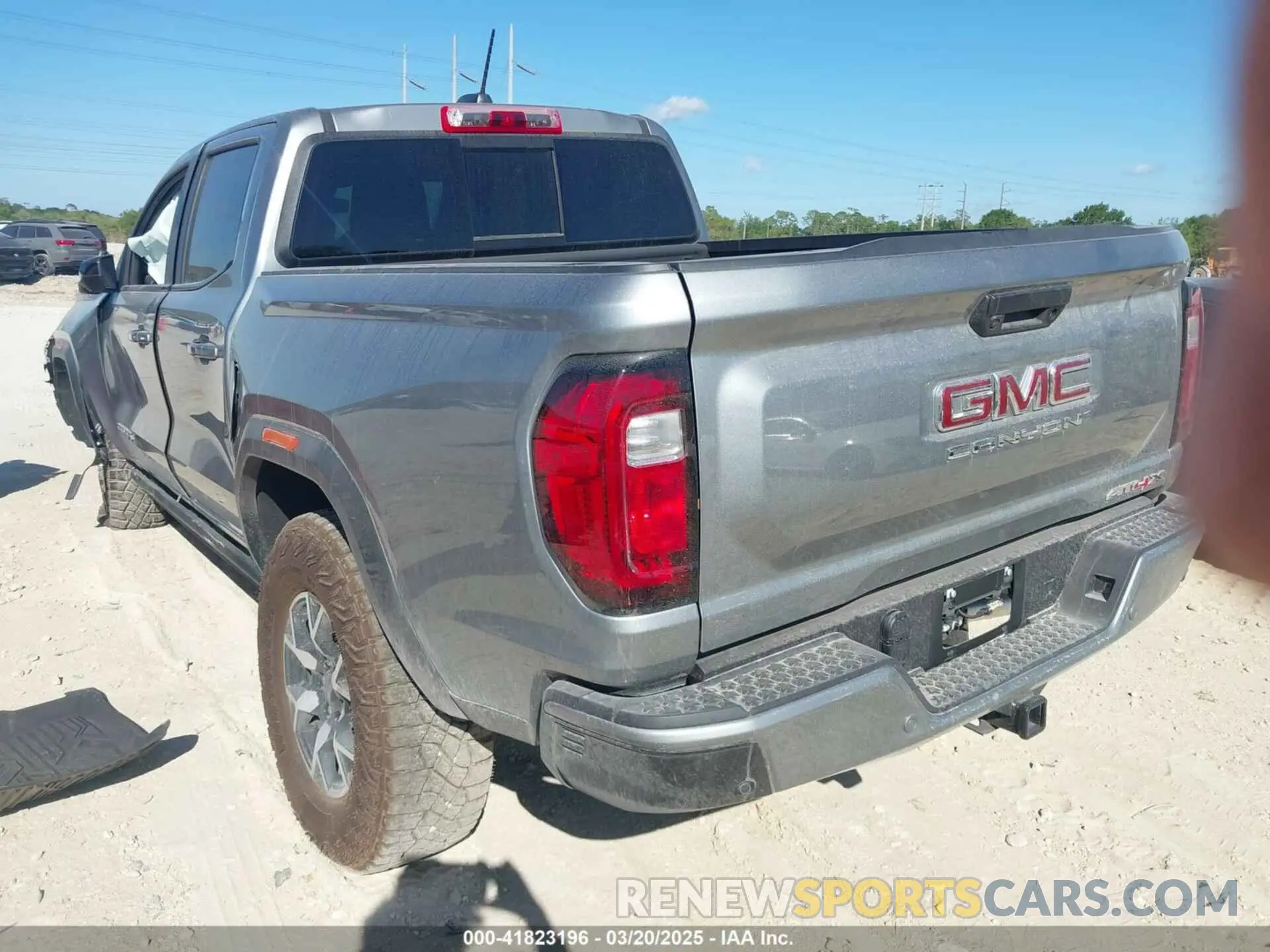 3 Photograph of a damaged car 1GTP6EEK6R1250127 GMC CANYON 2024