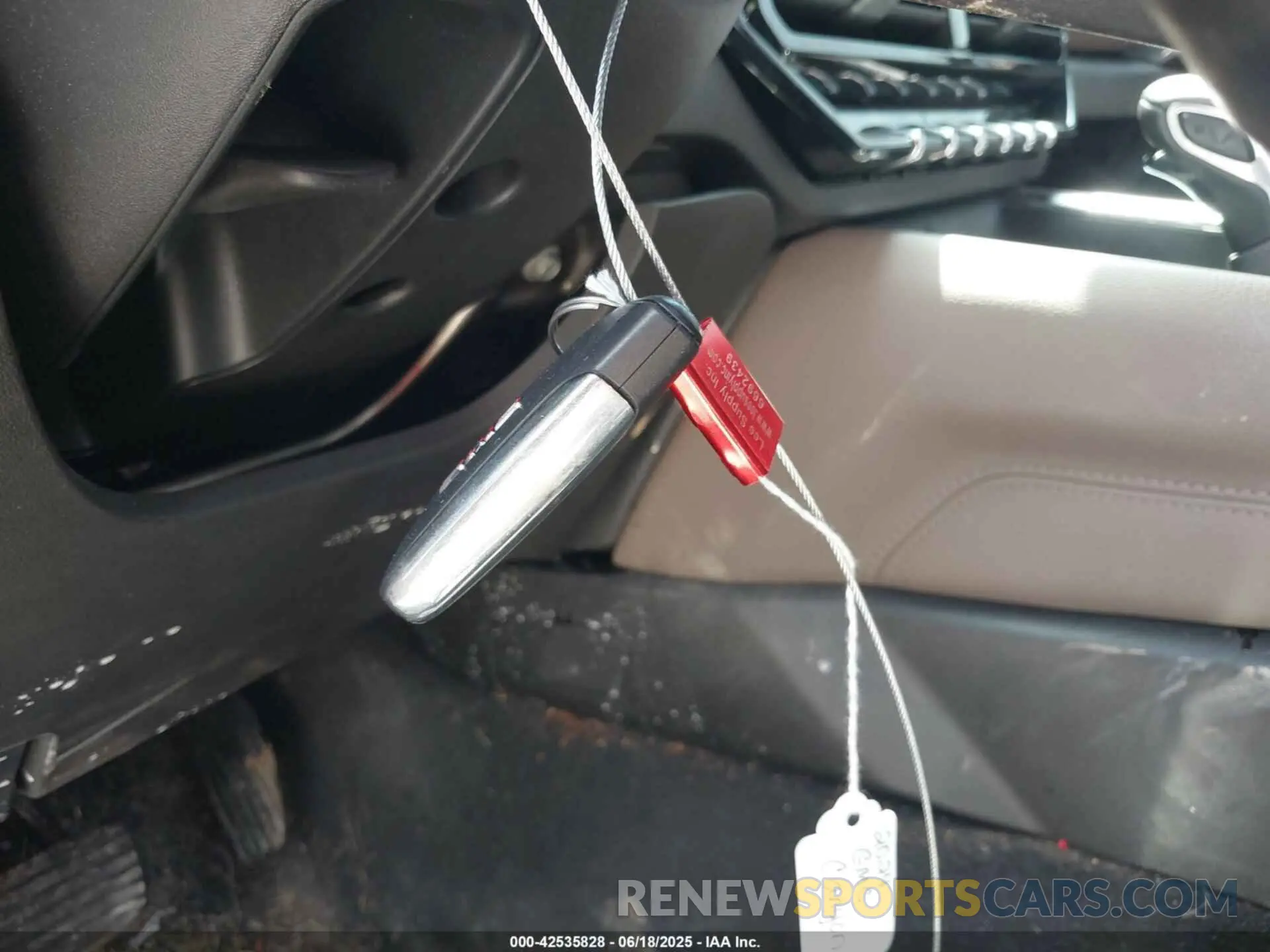11 Photograph of a damaged car 1GTP6FEK7R1213206 GMC CANYON 2024